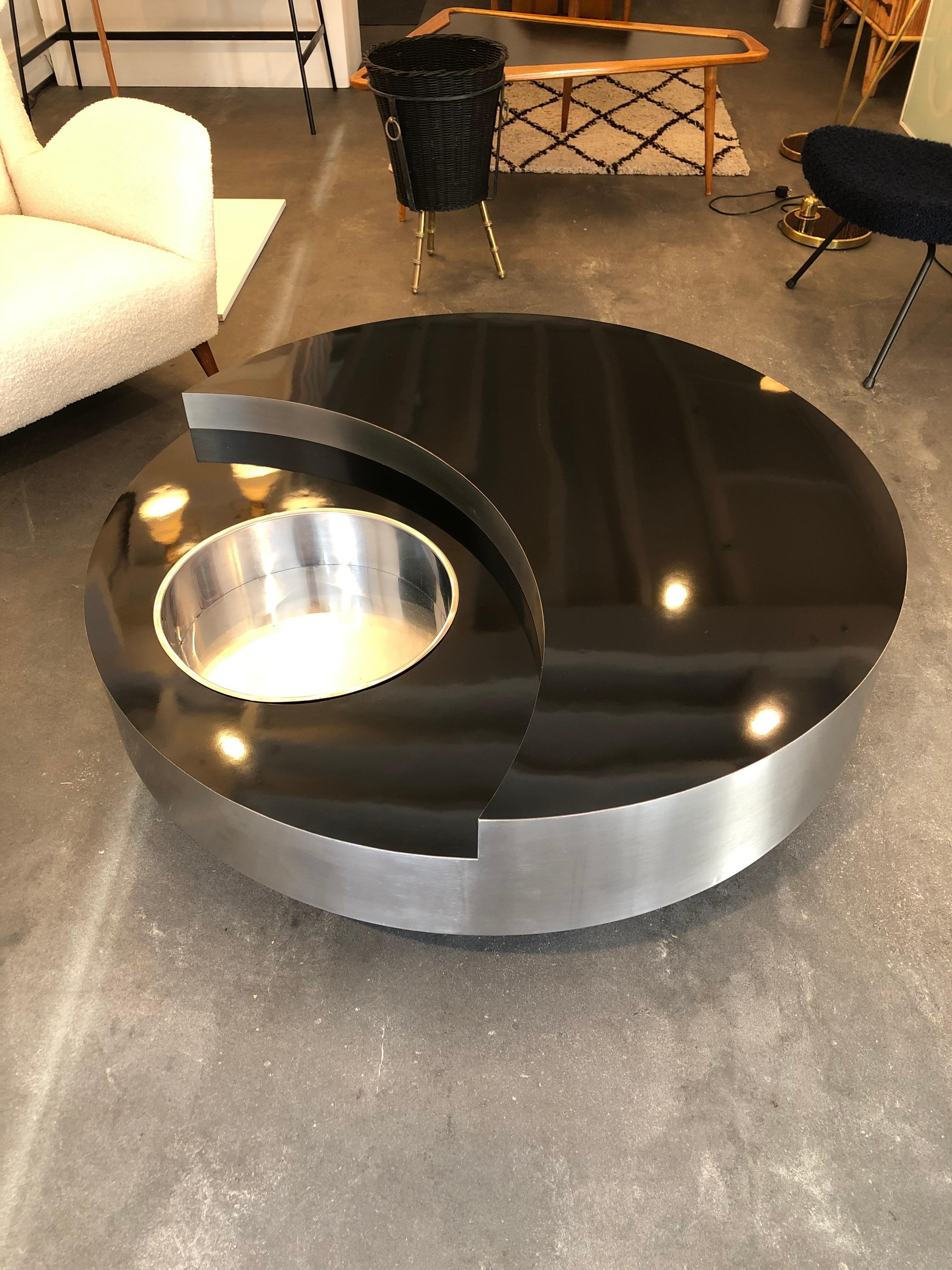 Round coffee table TRG from 1979
by Willy Rizzo.