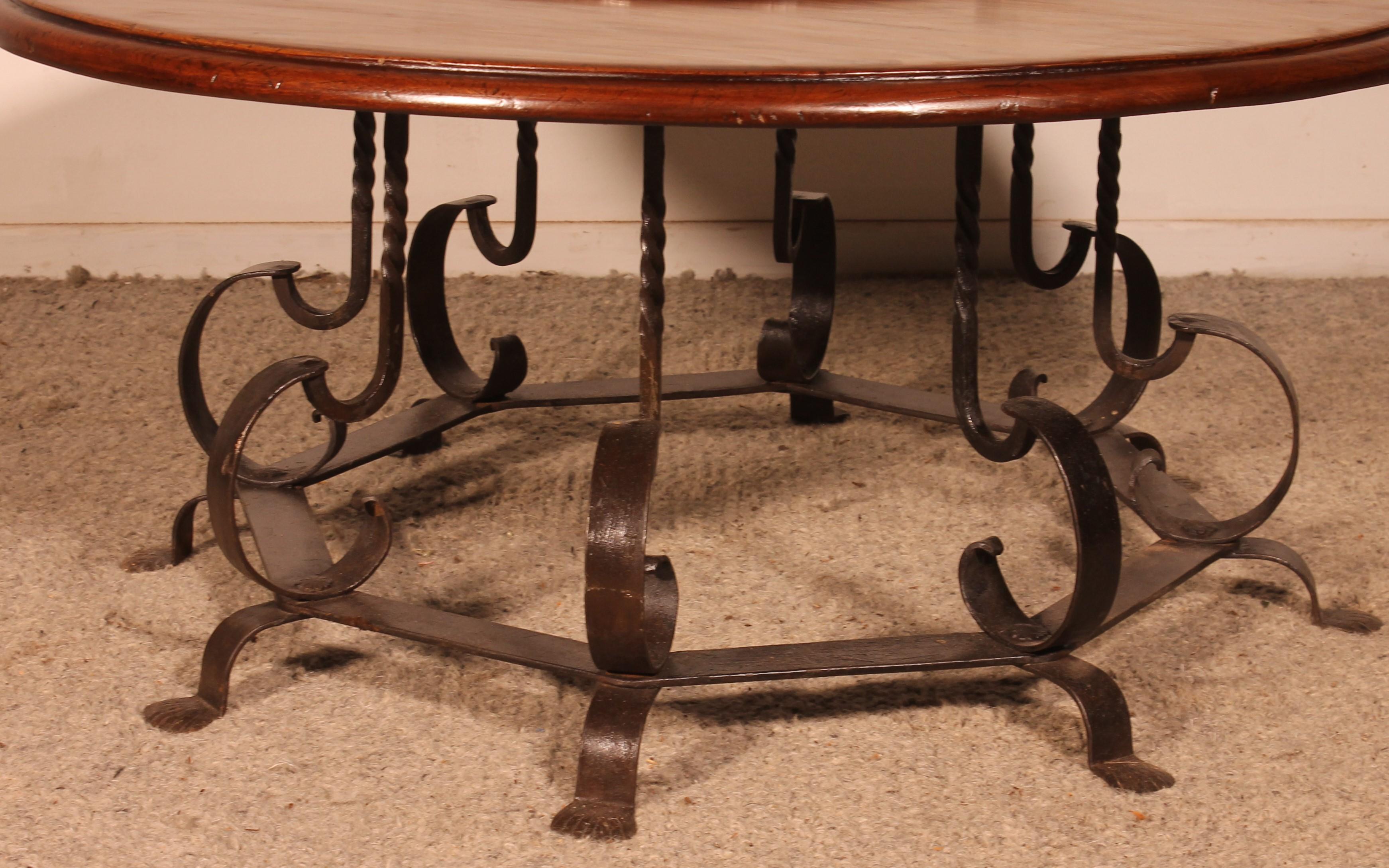 Renaissance Table basse ronde avec un brasero du 18e siècle en son centre en vente