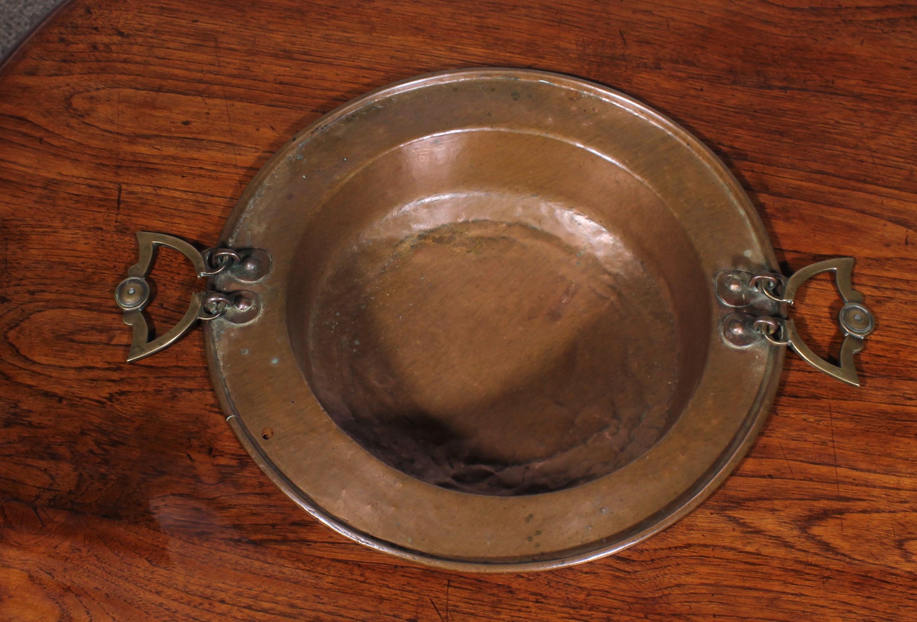 XIXe siècle Table basse ronde avec un brasero du 18e siècle en son centre en vente