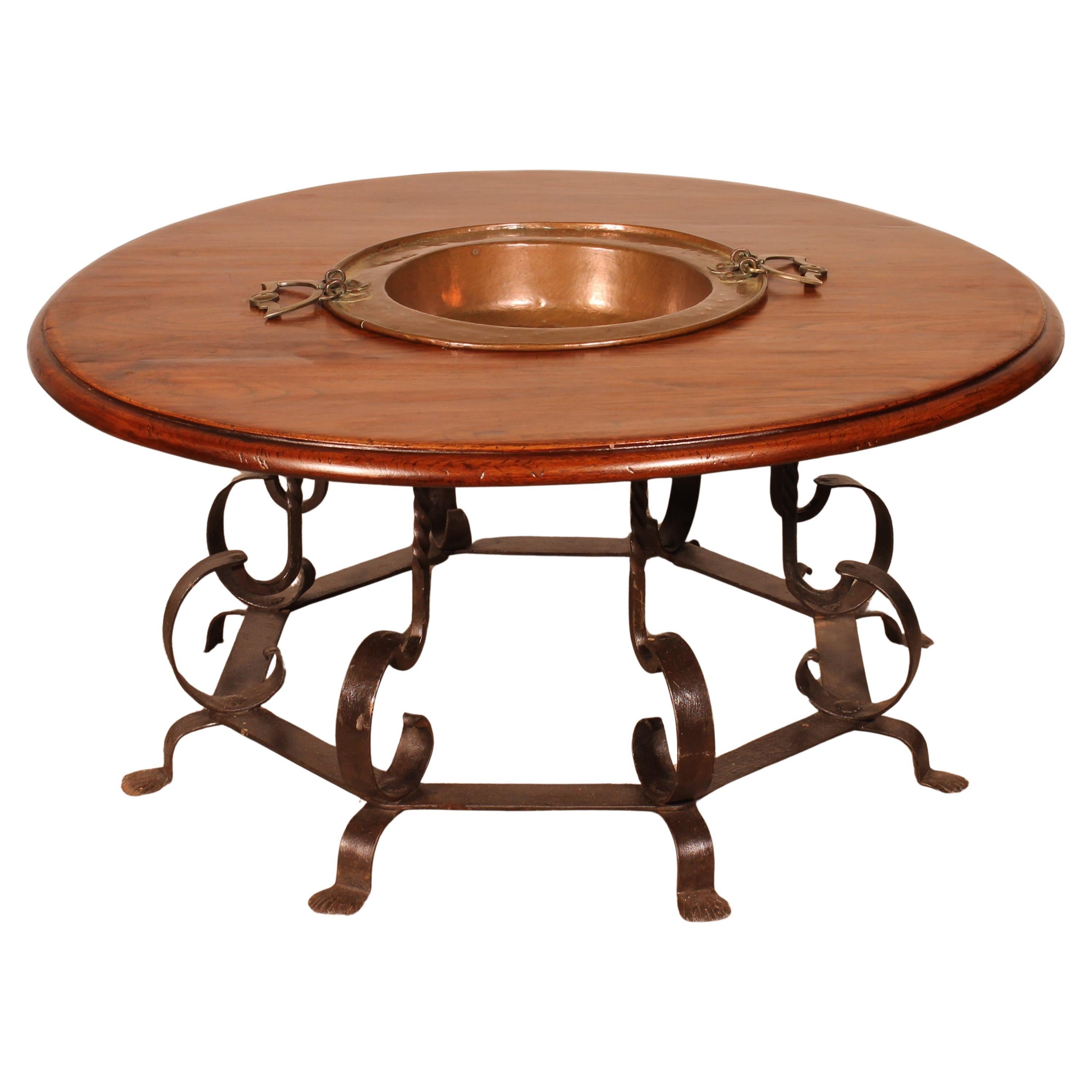 Table basse ronde avec un brasero du 18e siècle en son centre en vente