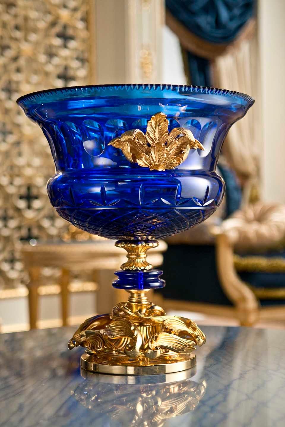 Runder Couchtisch mit Azul-Marmorplatte und luxuriösem Blattgold von Modenese (Italienisch) im Angebot