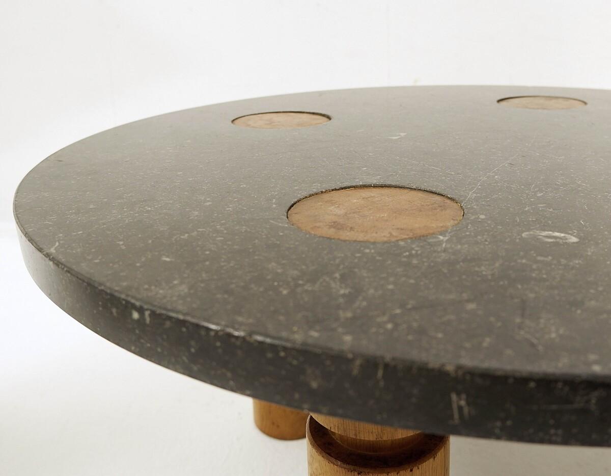 Round Coffee Table with Blue Stone Top and Wooden Legs, Ø 80 In Good Condition In Brussels , BE
