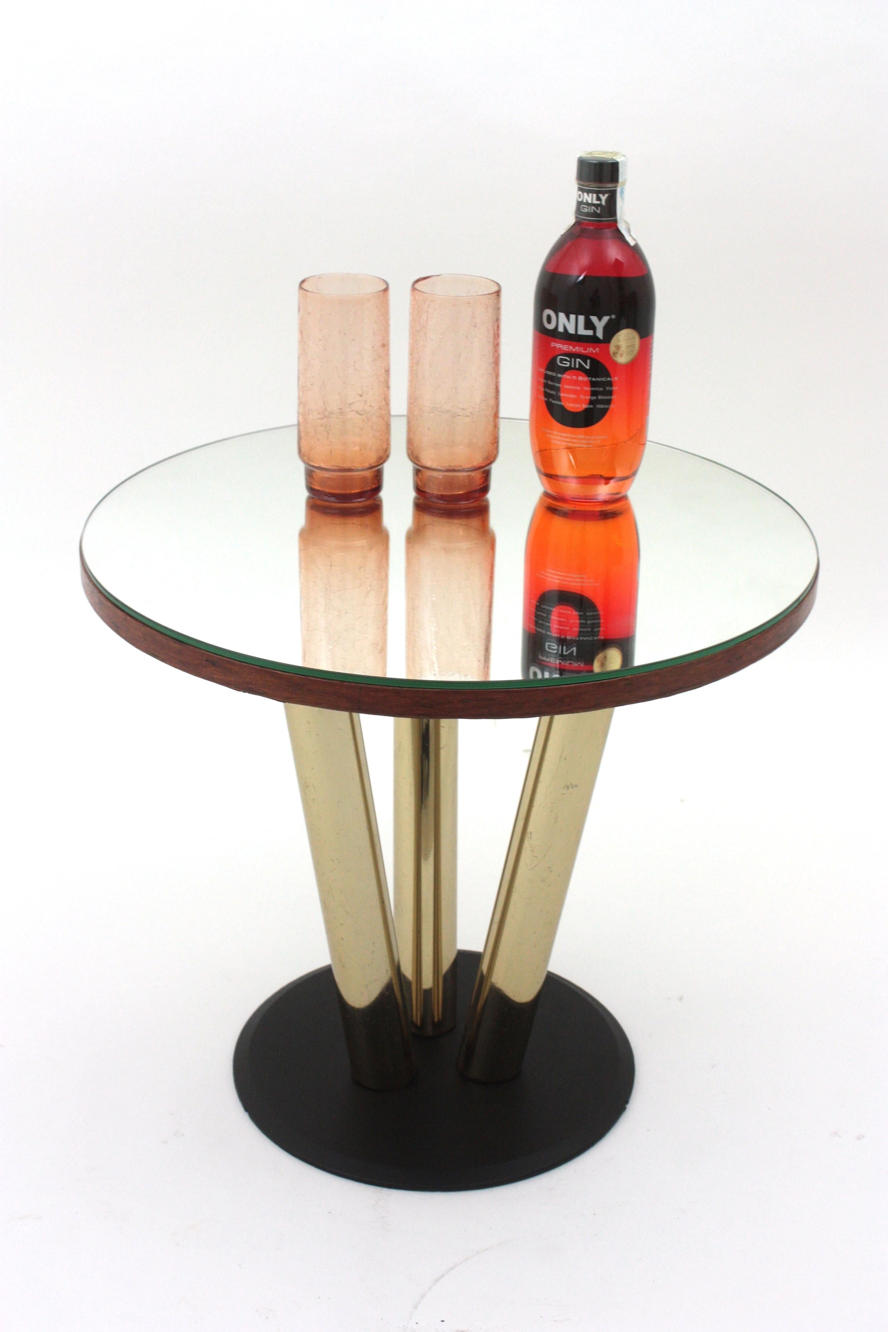 Table basse ronde avec plateau en miroir et base en métal noir et laiton en vente 2