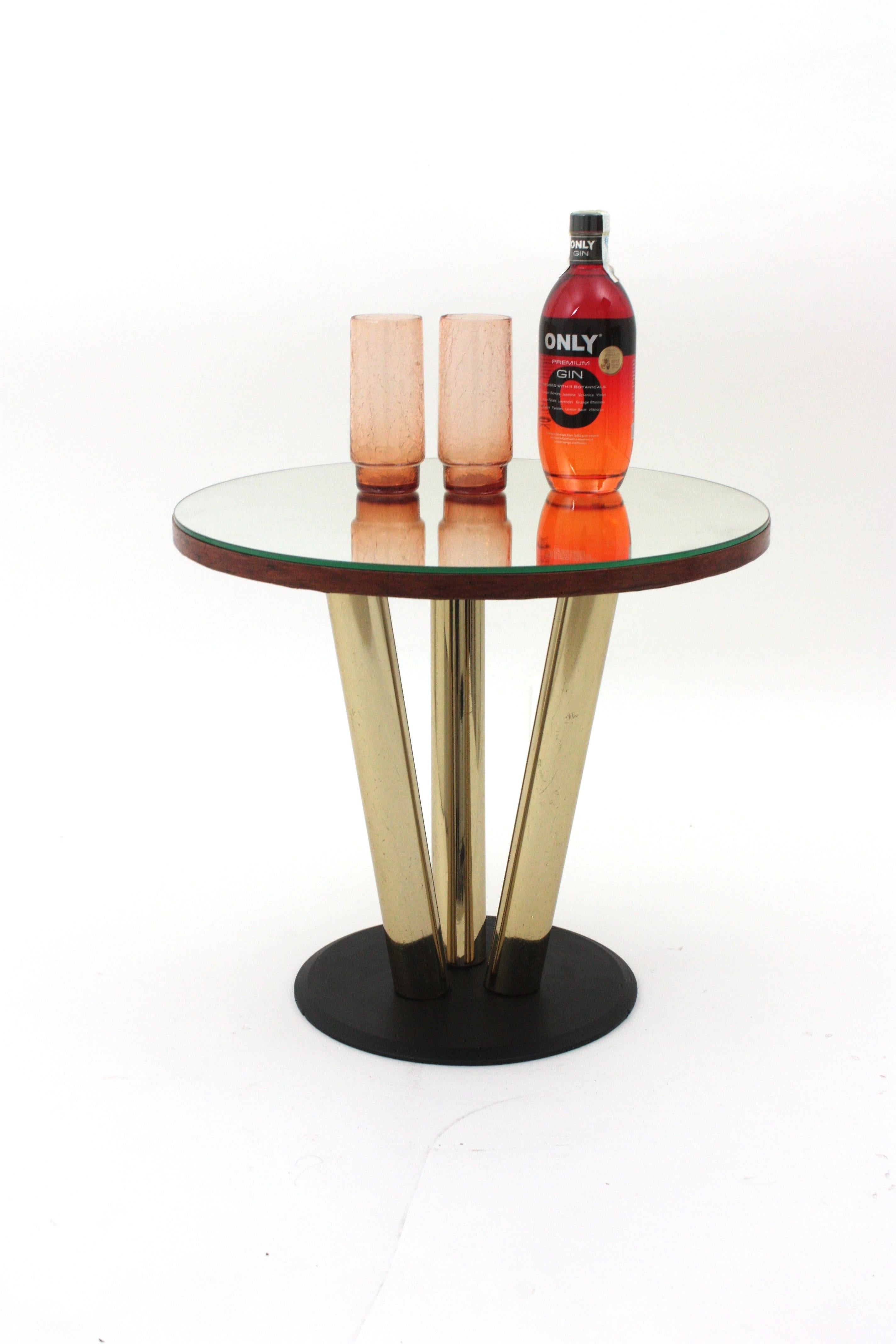 Table basse ronde avec plateau en miroir et base en métal noir et laiton en vente 3