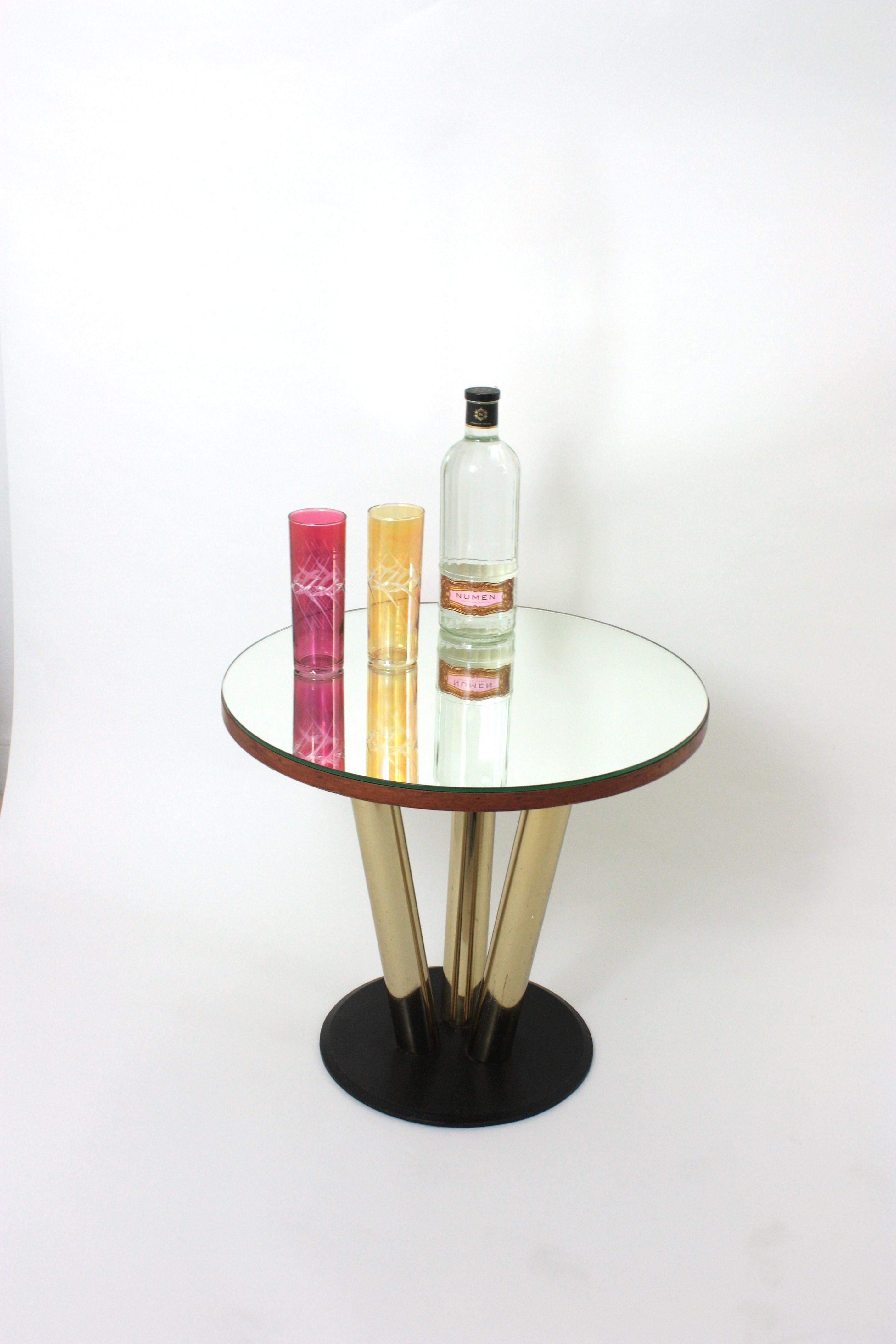 Table basse ronde avec plateau en miroir et base en métal noir et laiton en vente 3
