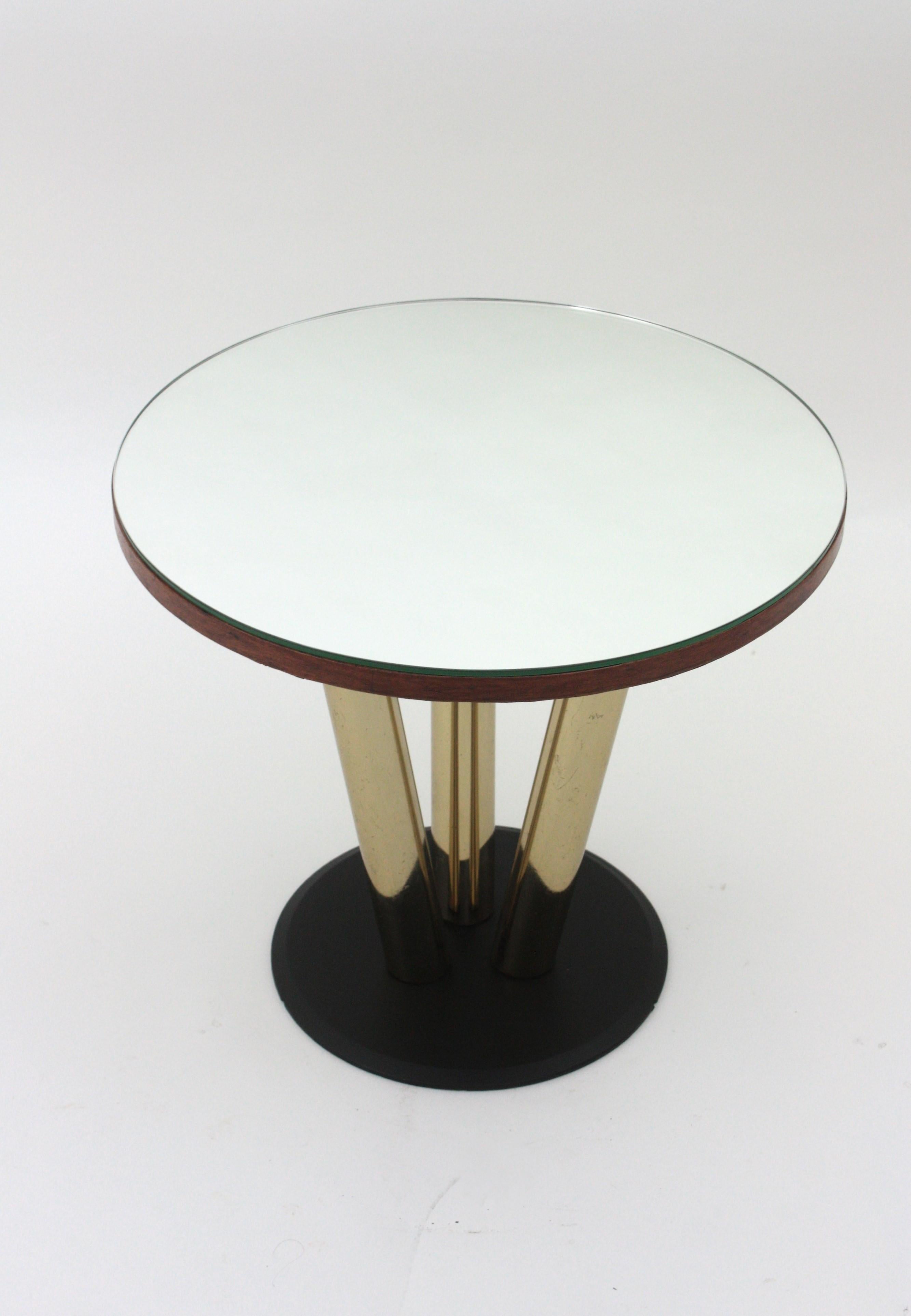 Table basse ronde avec plateau en miroir et base en métal noir et laiton en vente 1