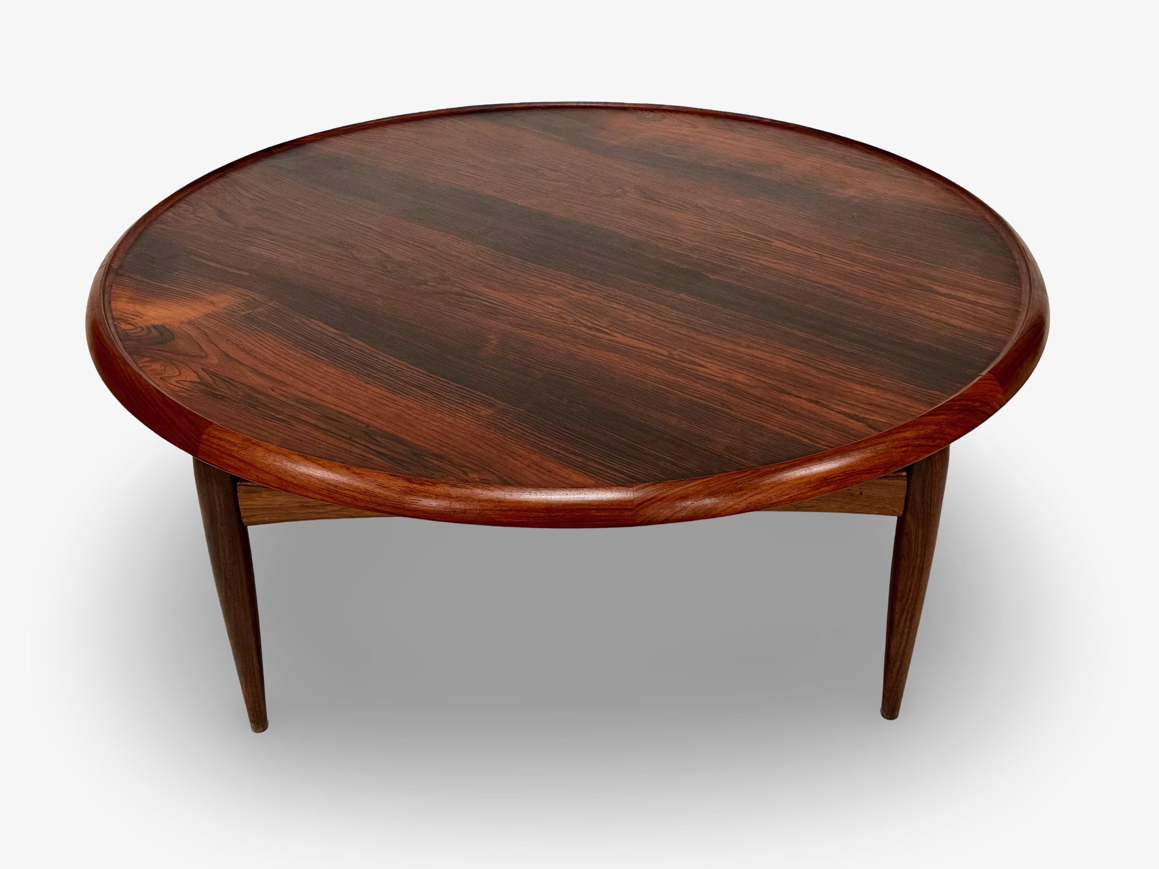 Danish Round coffee table with reversable formica top. E. A. Johannson & L.Pontoppidan. For Sale