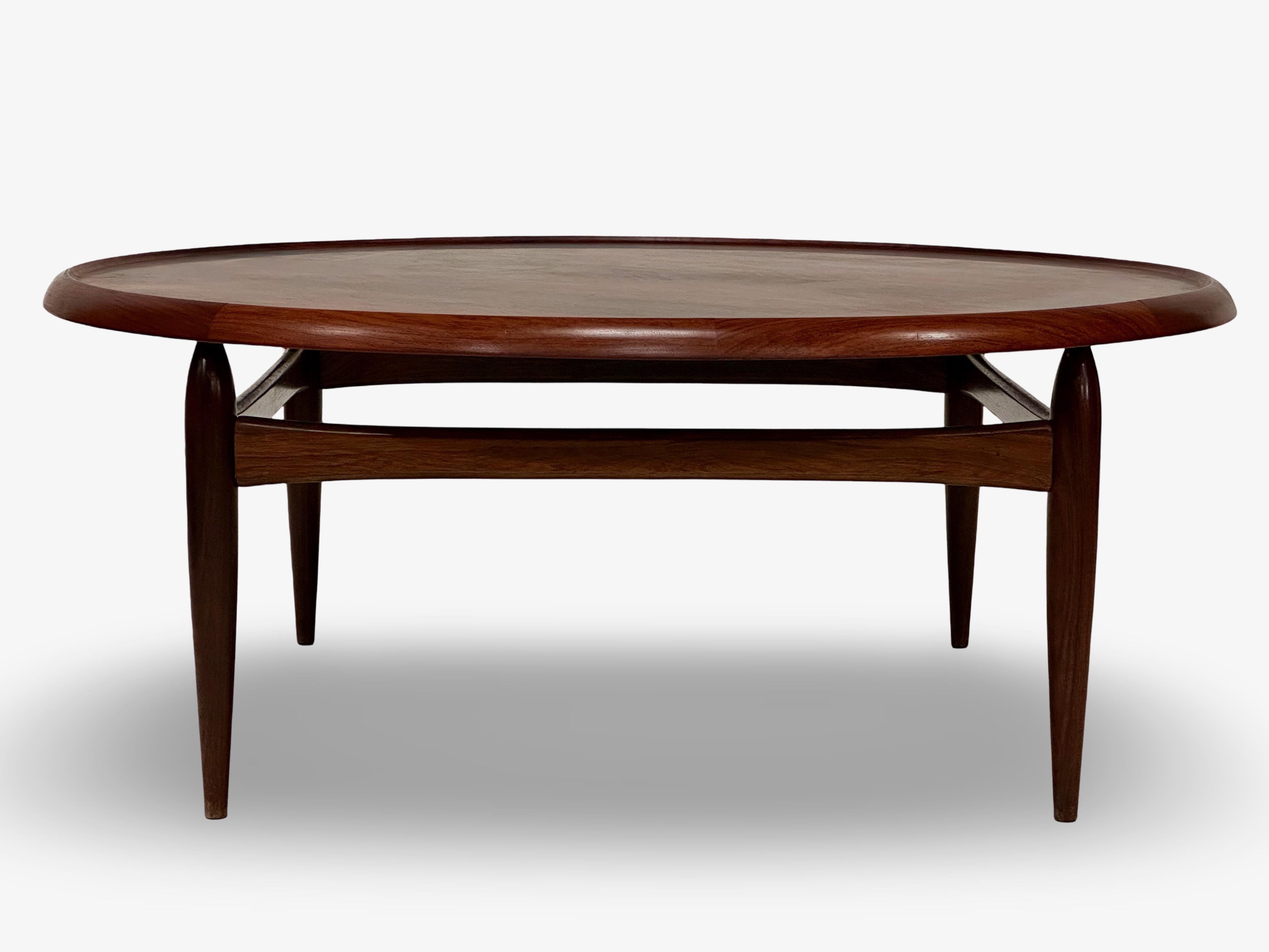 Mid-20th Century Round coffee table with reversable formica top. E. A. Johannson & L.Pontoppidan. For Sale
