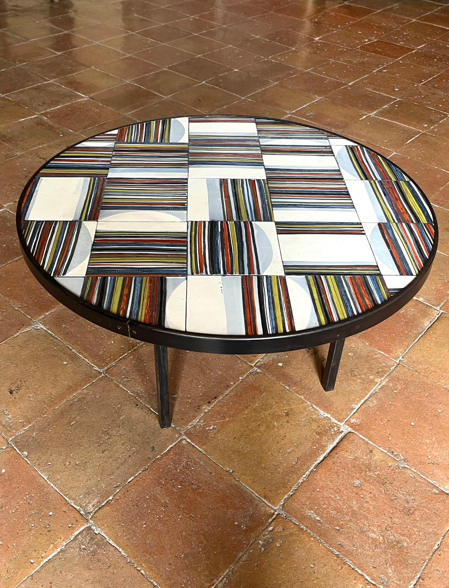 Round coffee table with tiles top, Roger Capron, Vallauris. circa 1960 In Good Condition For Sale In Paris, Ile-de-France