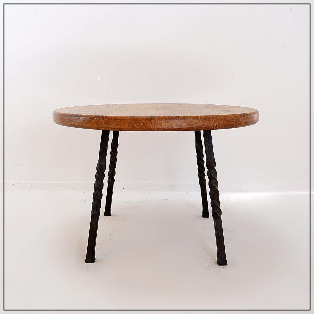 Round coffee table with twisted wrought iron base, France 1960s - Ø 67cm For Sale 5