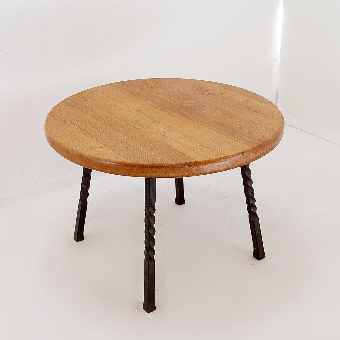 Round coffee table with twisted wrought iron base, France 1960s - Ø 67cm
Brutalist - Chalet - Wabi Sabi Decoration
Measures : Ø 67cm H: 45cm 
Materials : Wood - Iron 
Elegant and authentic A true piece of history for your home: This coffee table