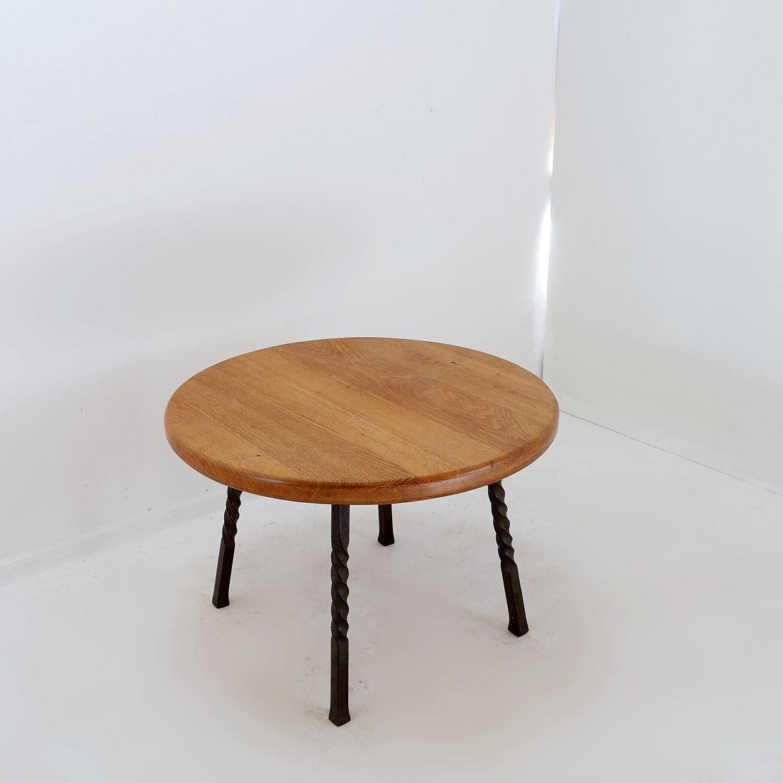Round coffee table with twisted wrought iron base, France 1960s - Ø 67cm For Sale 2
