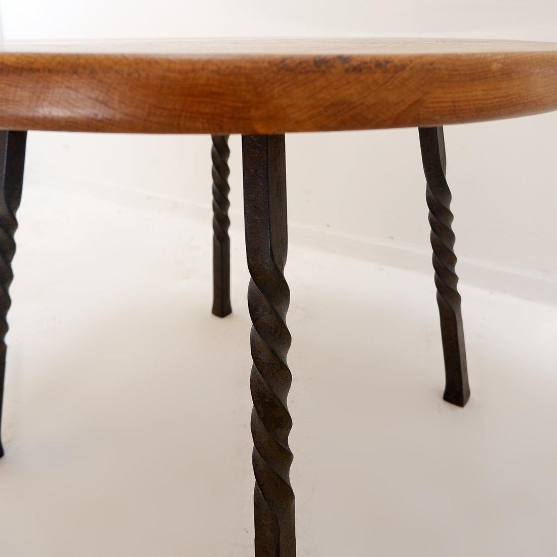 Round coffee table with twisted wrought iron base, France 1960s - Ø 67cm For Sale 4