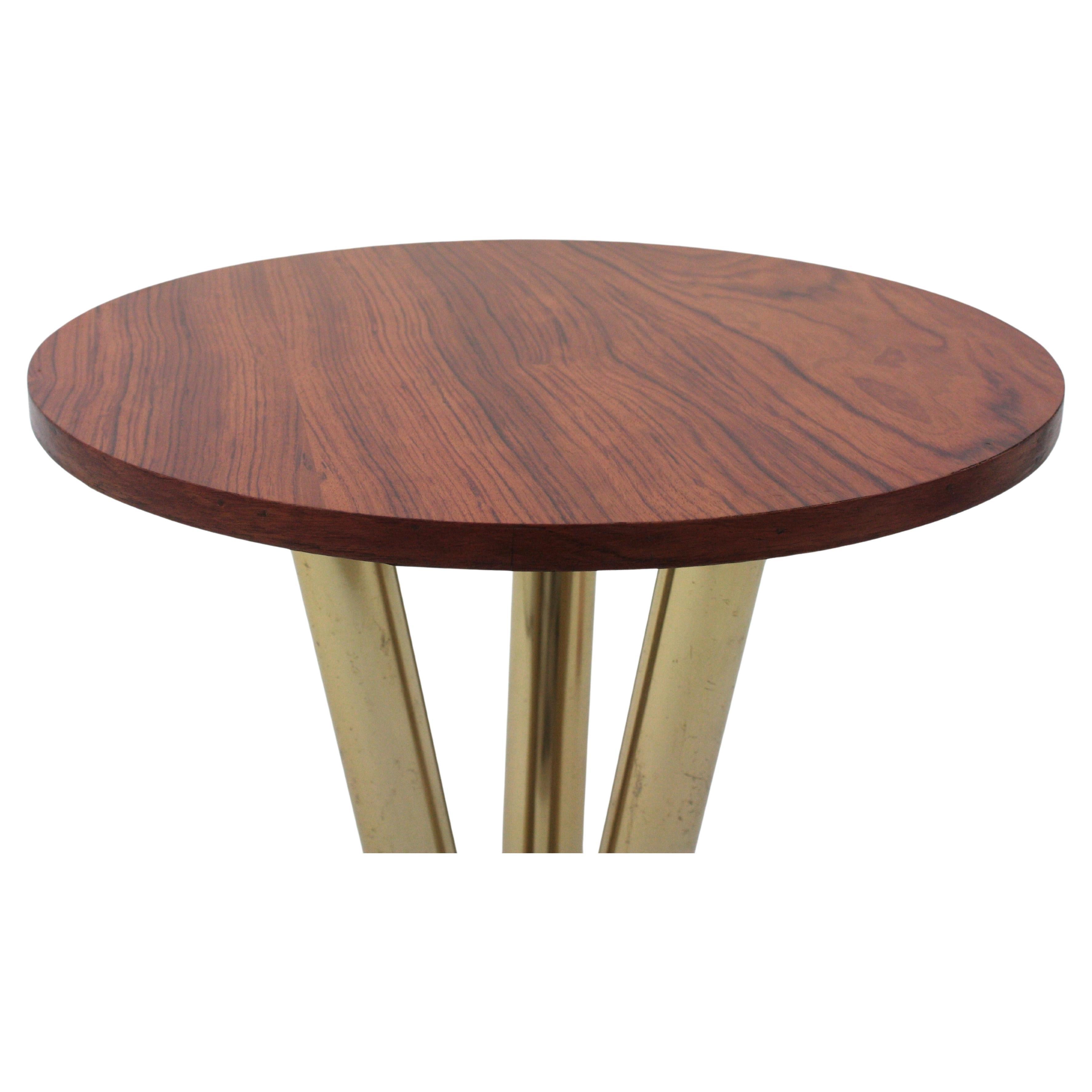 Table basse ronde avec plateau en Wood, base en métal noir et laiton, années 1950 en vente 1