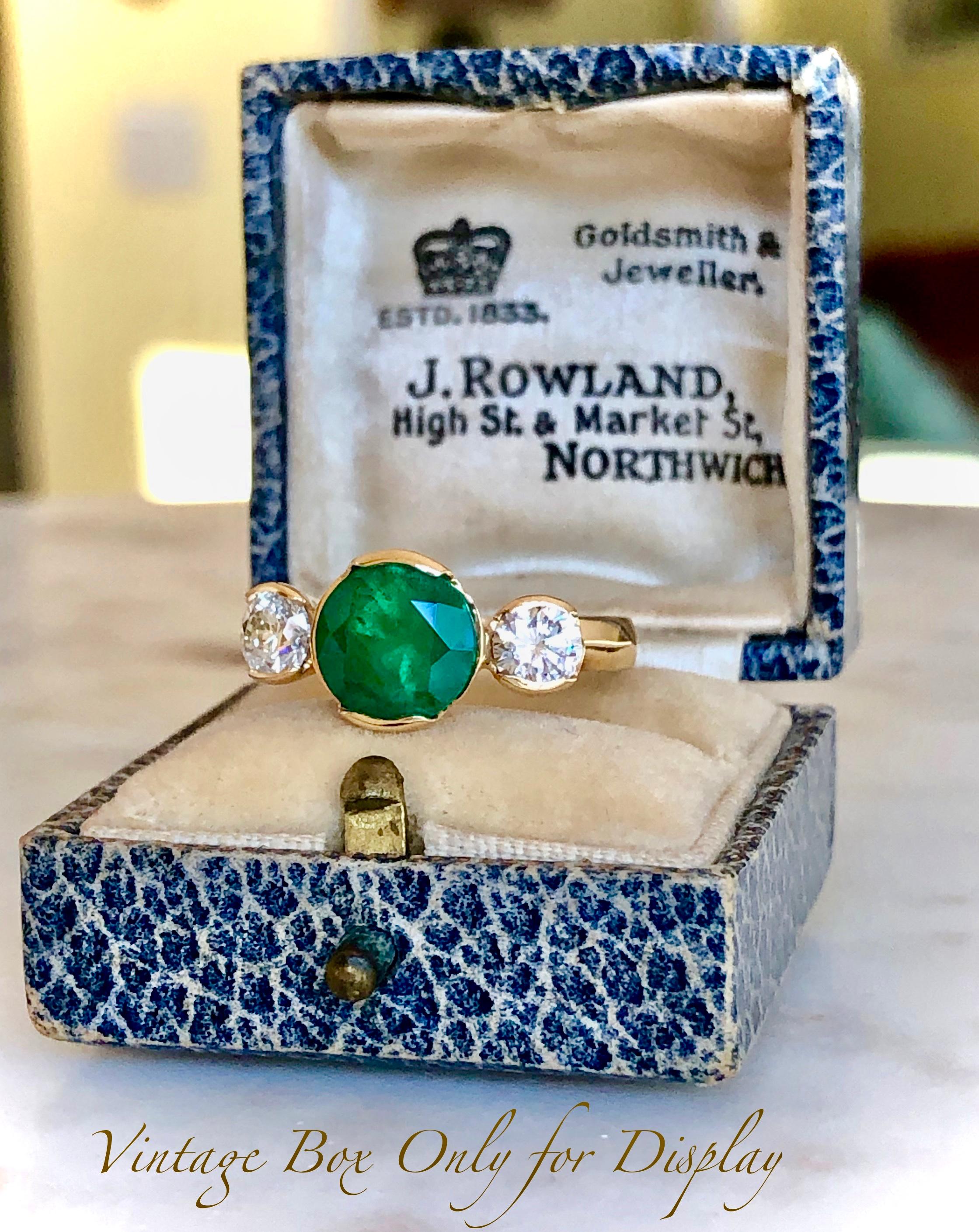 Round Colombian Emerald Diamond Engagement Three-Stone Ring 18 Karat 6