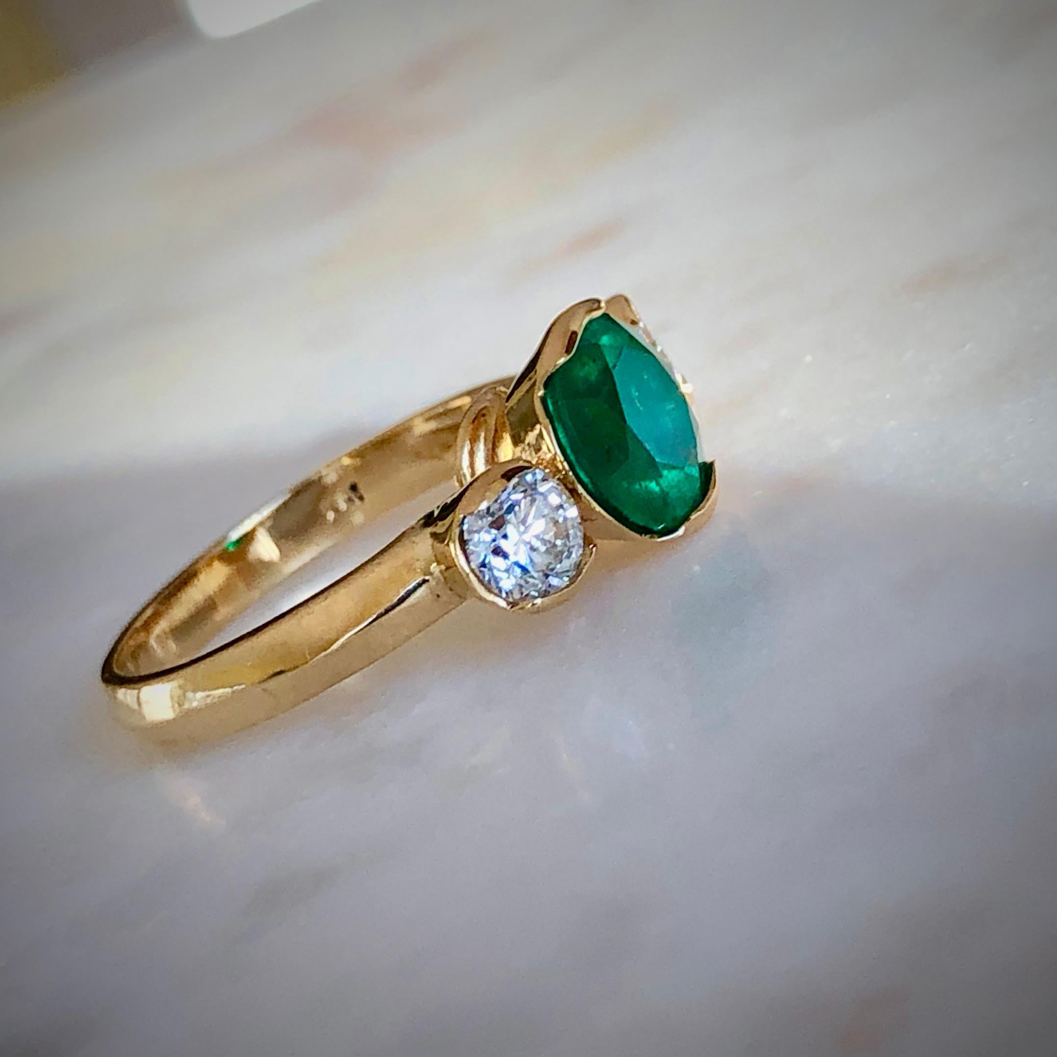 Round Colombian Emerald Diamond Engagement Three-Stone Ring 18 Karat 1