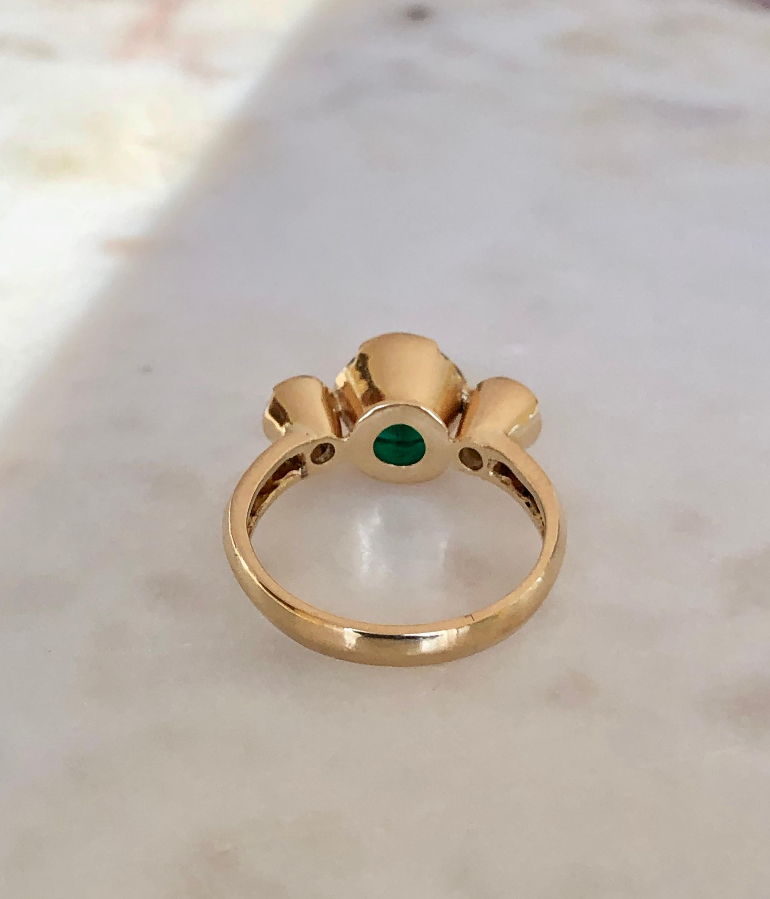 Round Colombian Emerald Diamond Engagement Three-Stone Ring 18 Karat 2