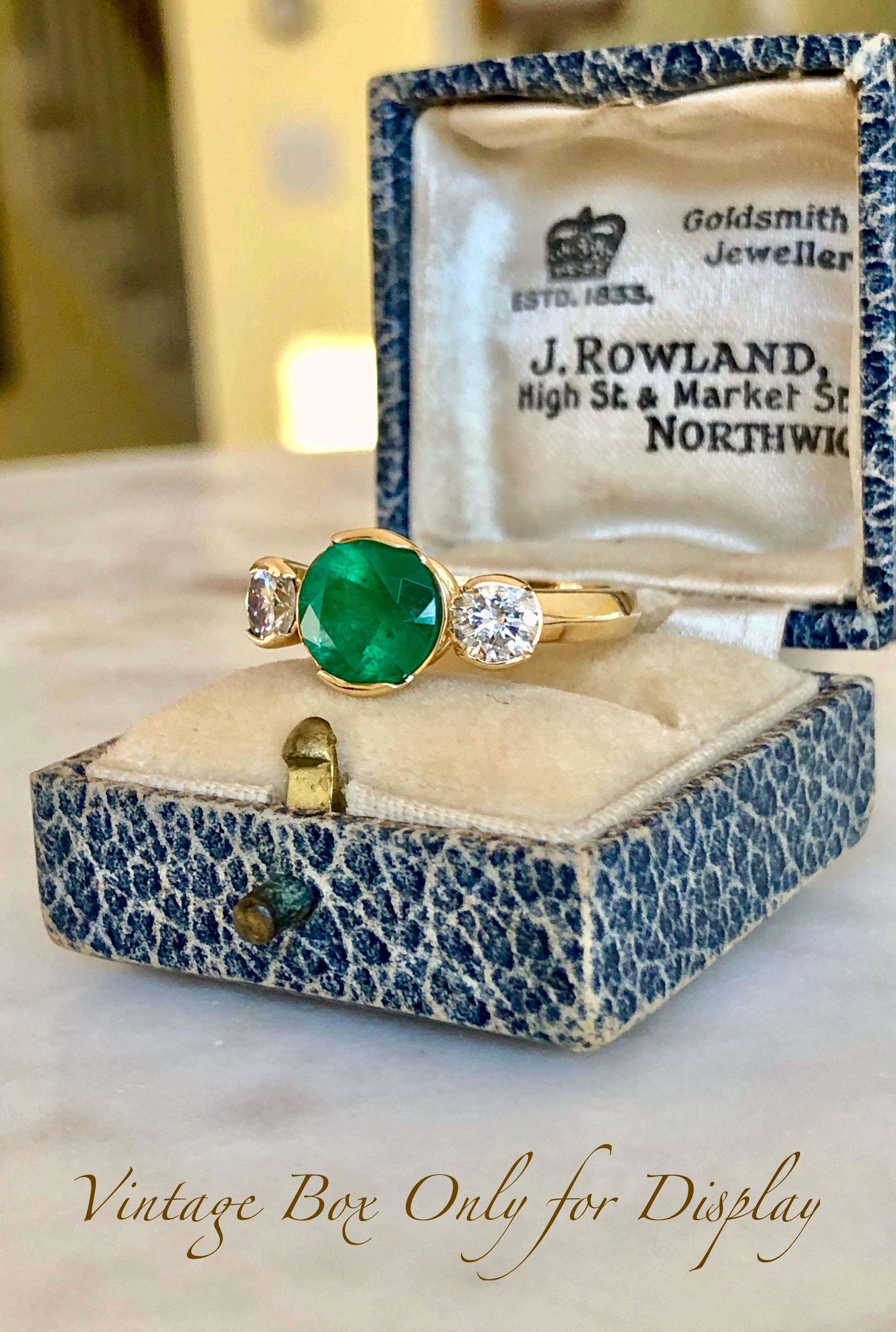 Round Colombian Emerald Diamond Engagement Three-Stone Ring 18 Karat 3