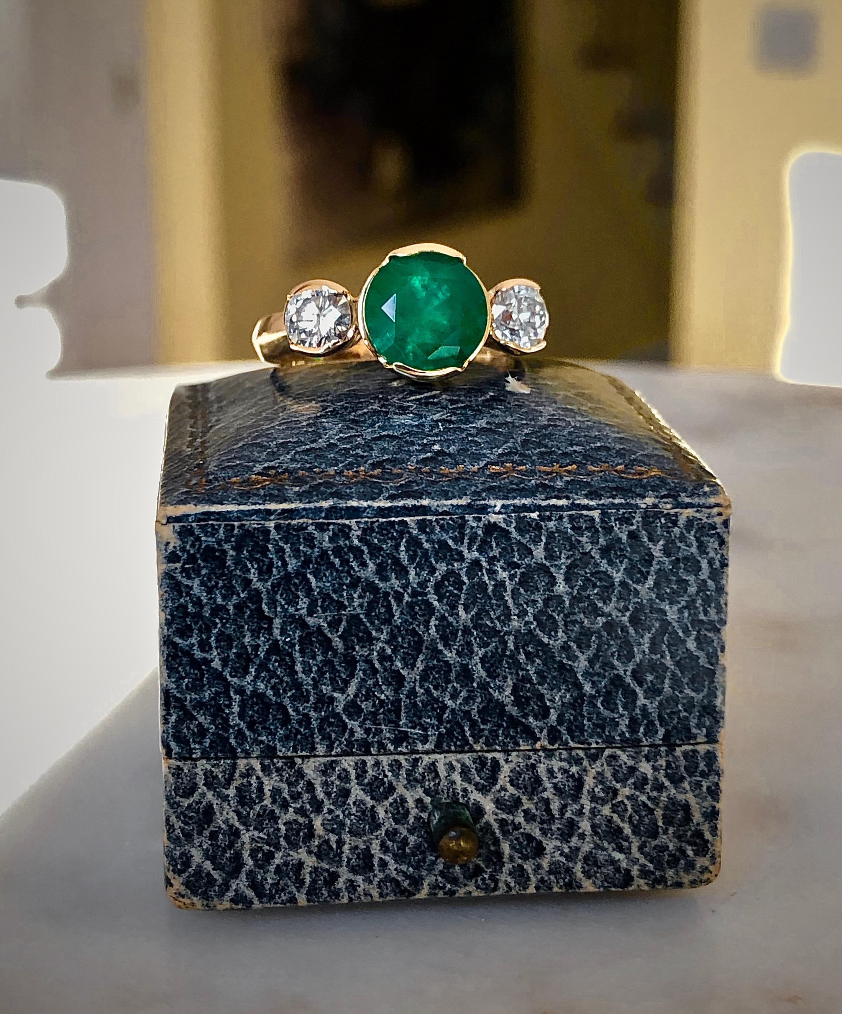 Round Colombian Emerald Diamond Engagement Three-Stone Ring 18 Karat 5