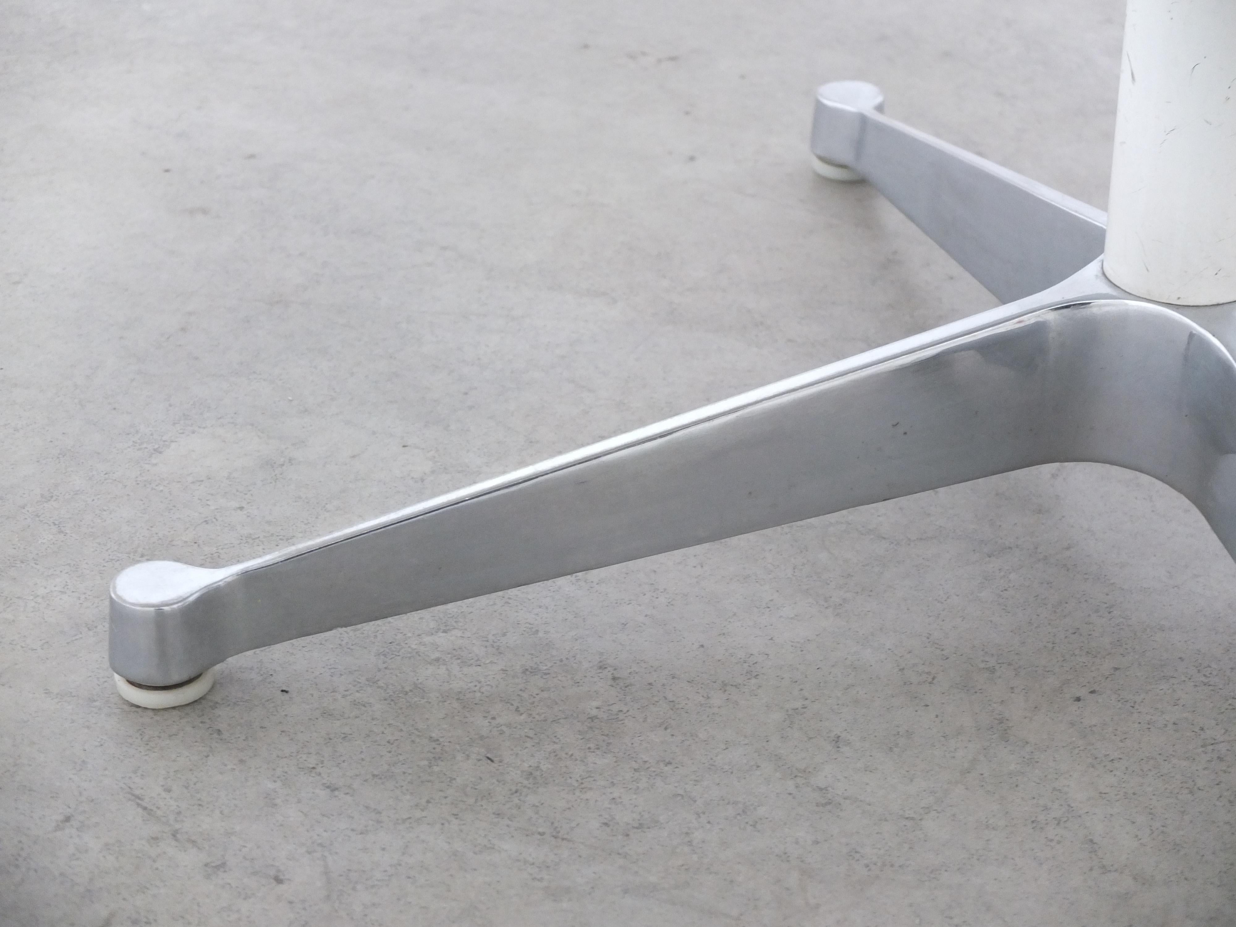 Américain Table de conférence ou de salle à manger ronde de George Nelson pour Herman Miller, années 1960 en vente