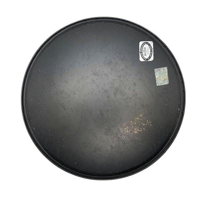 Bandeja redonda para servir de estaño laurel de Connecticut en negro y crema Estadounidense en venta
