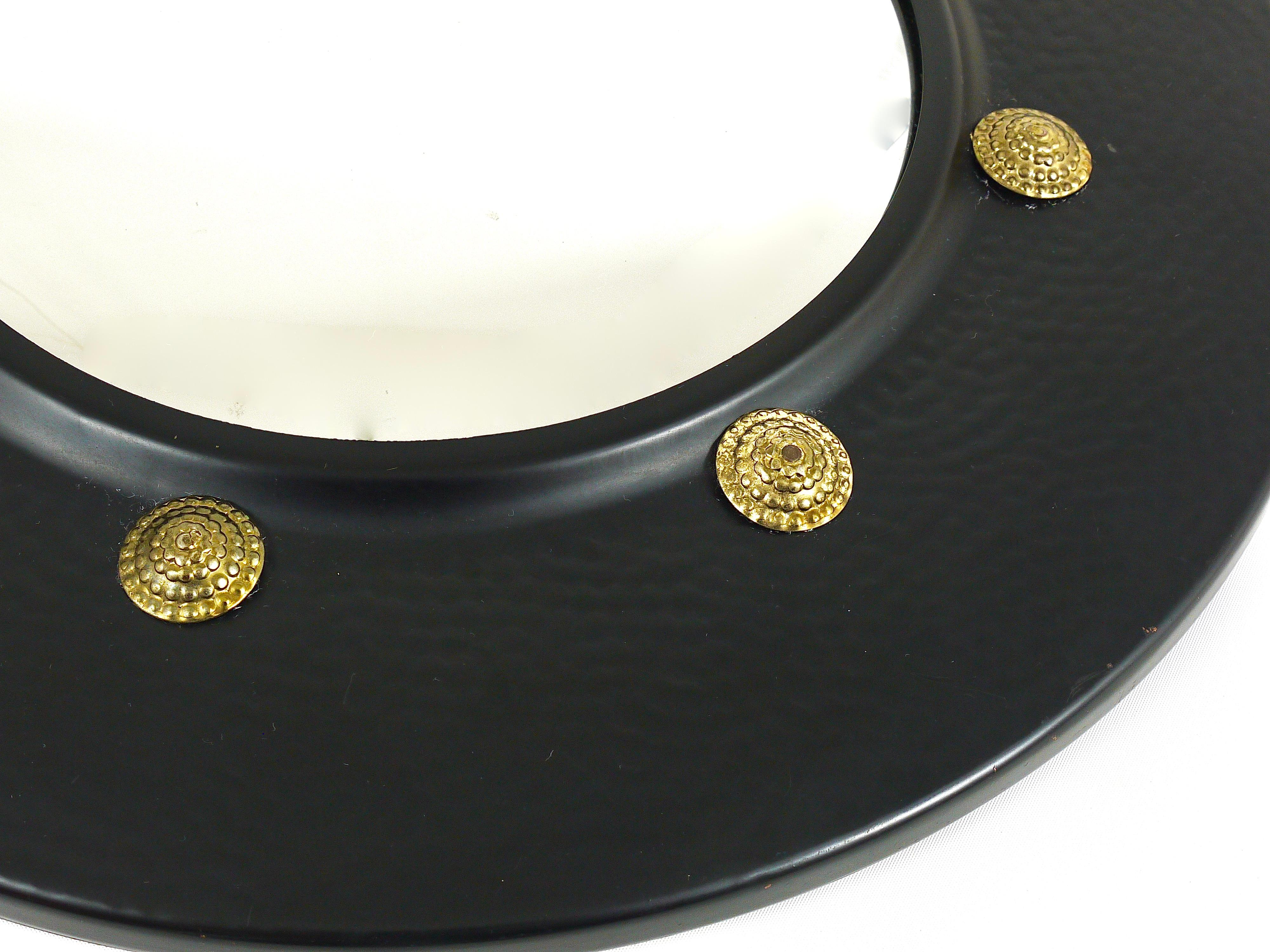 Round Convex Brass Mirror in the style of Piero Fornasetti, Italy, 1960s In Good Condition In Vienna, AT