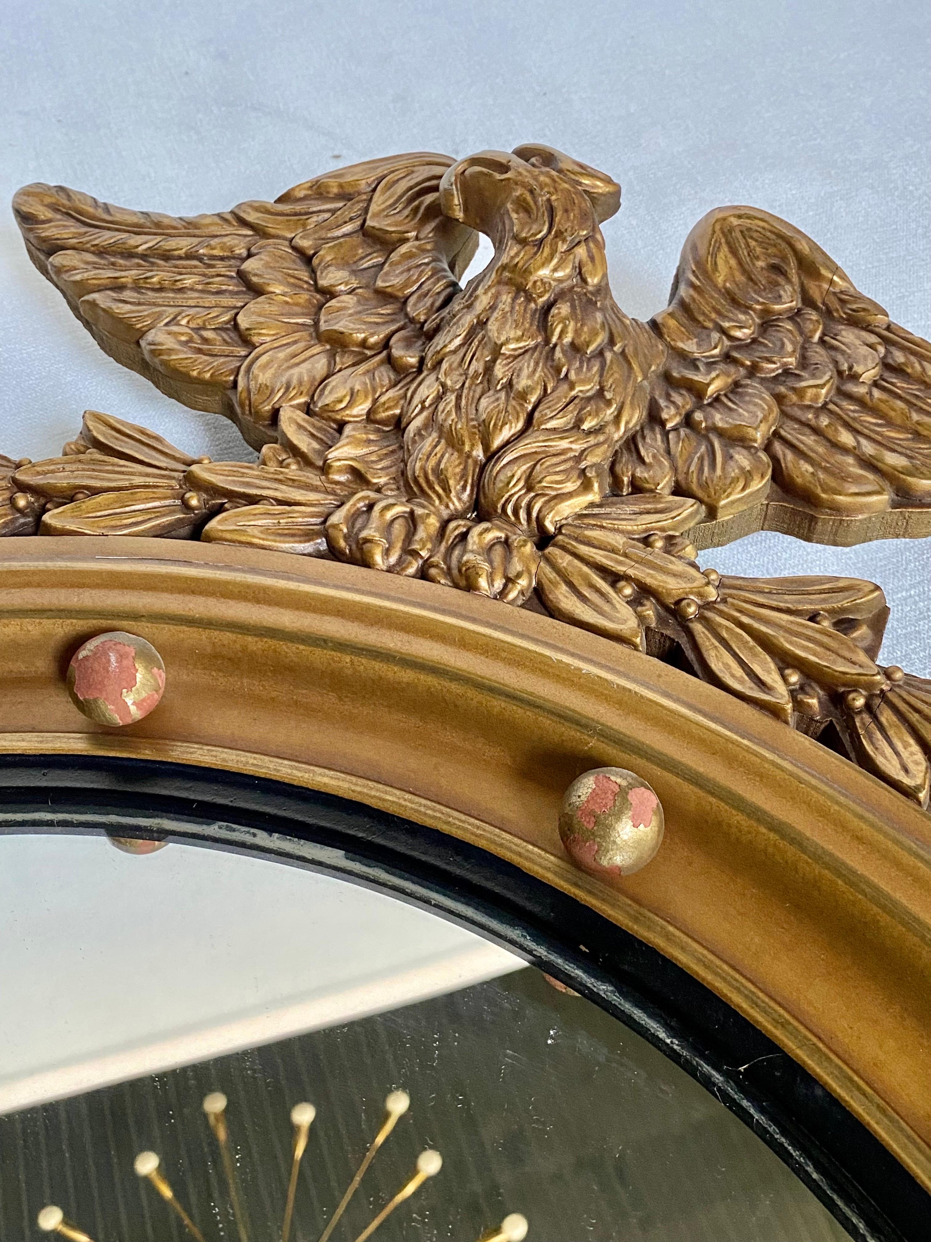 Round Convex Federal Style Carved Giltwood Acanthus Eagle Wall Mirror In Good Condition In Lambertville, NJ