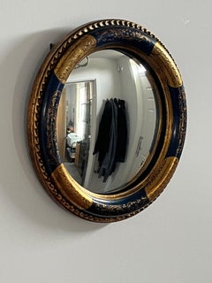 Miroir mural rond et convexe, cadre en bois bleu et doré, finement ouvragé, début du XXe siècle