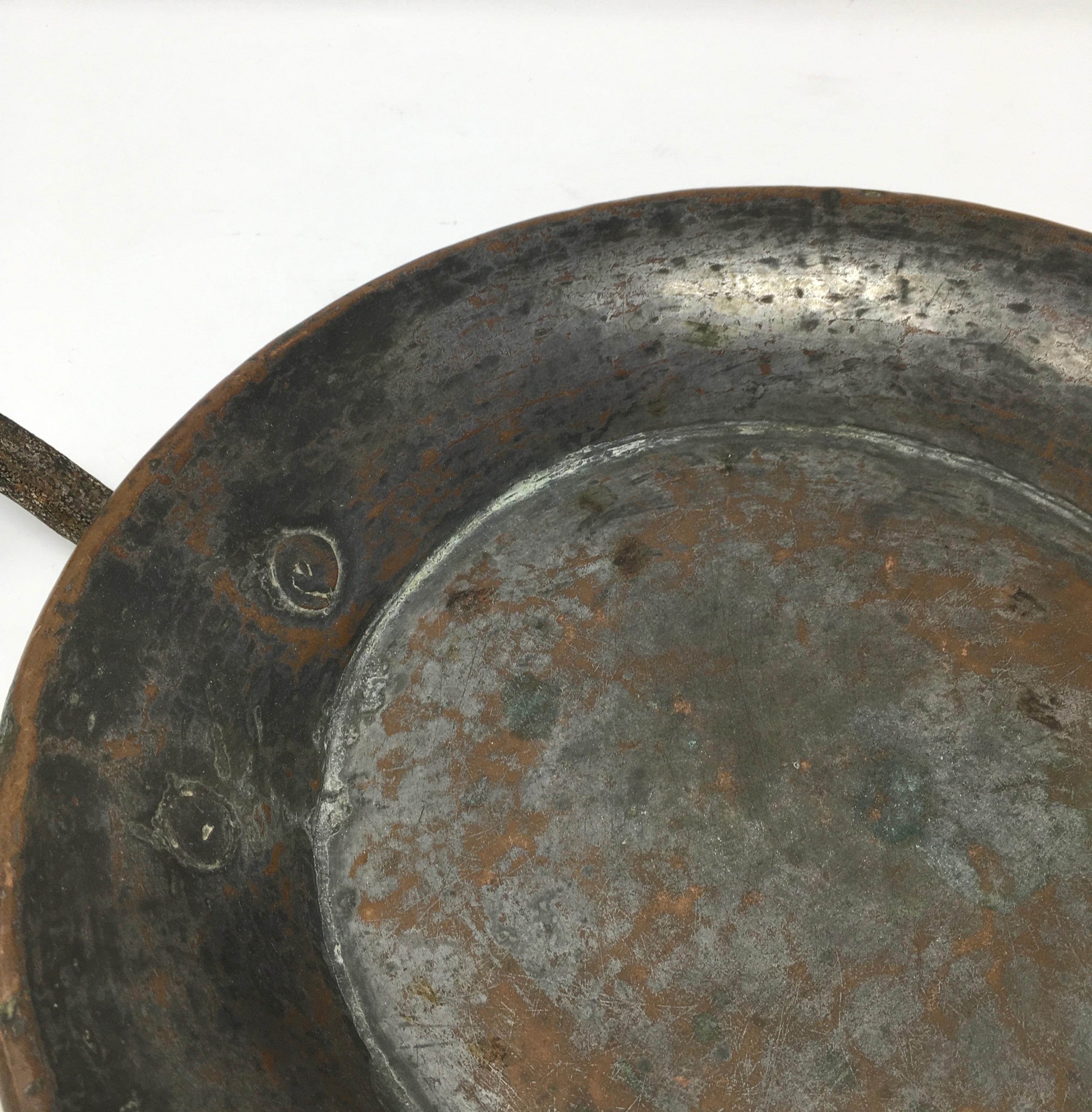 Round Copper Pot with Handles In Good Condition For Sale In Houston, TX