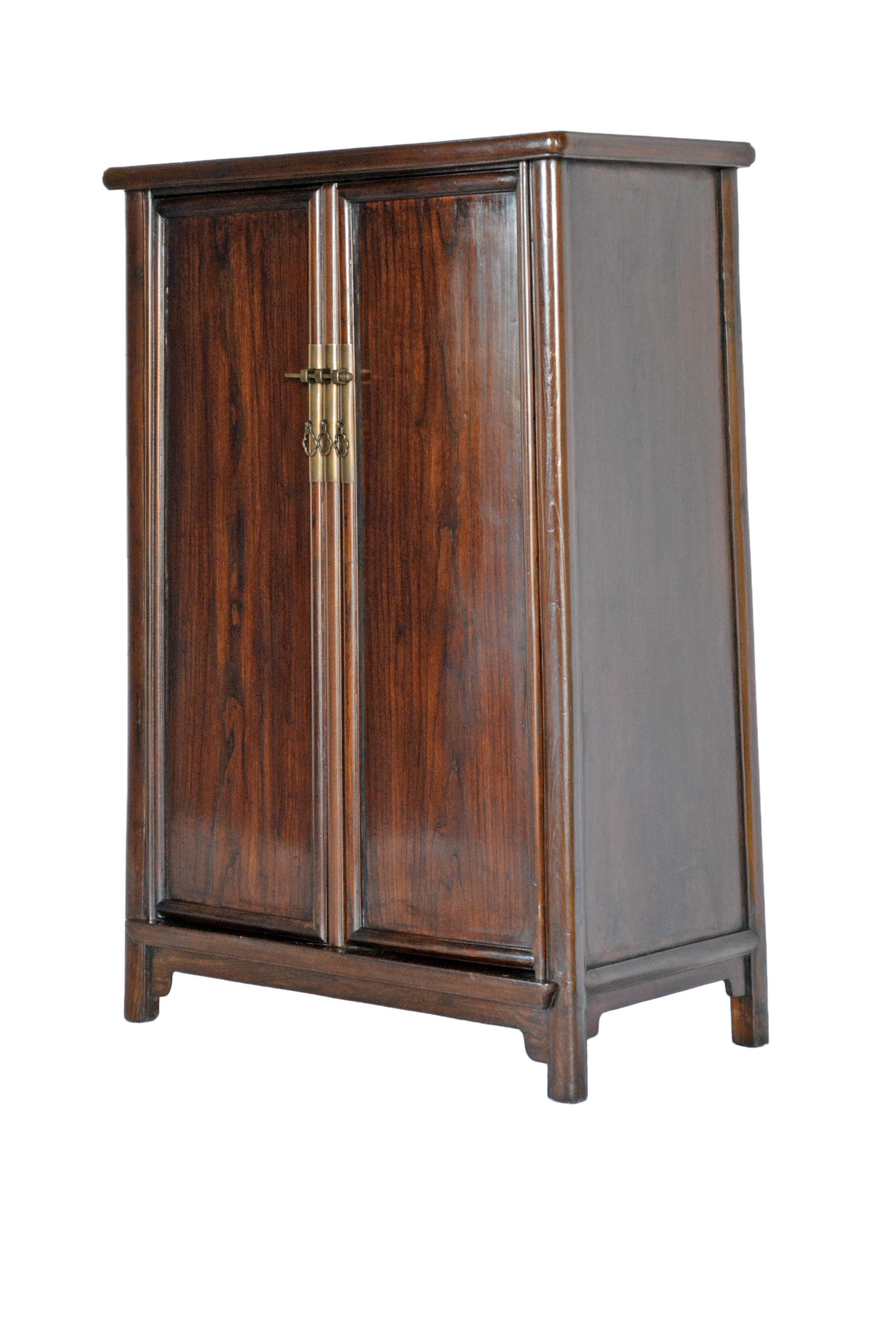 Round Cornered Tapered Cabinet -  Early 19th Century For Sale 5