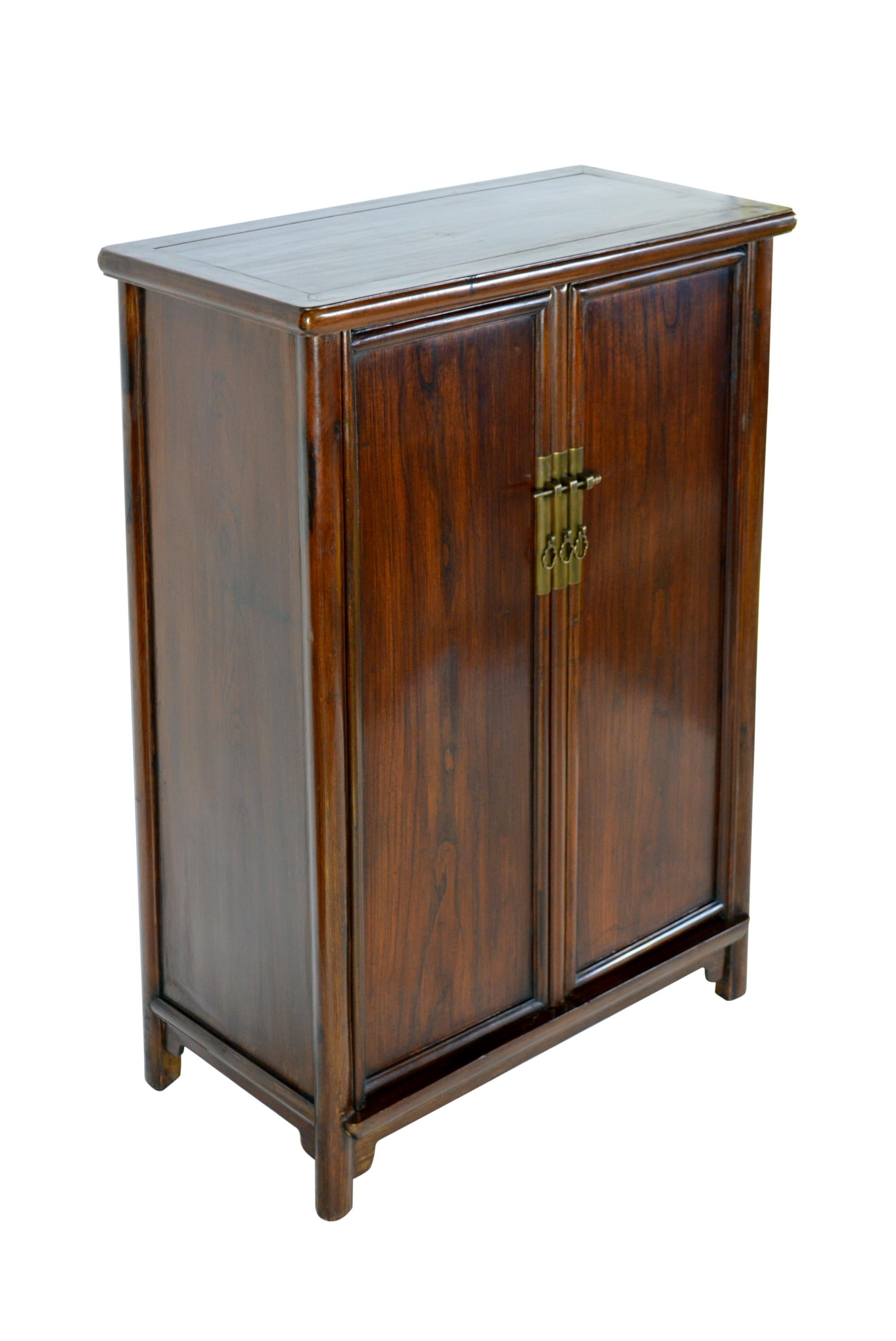 Round Cornered Tapered Cabinet -  Early 19th Century For Sale 4