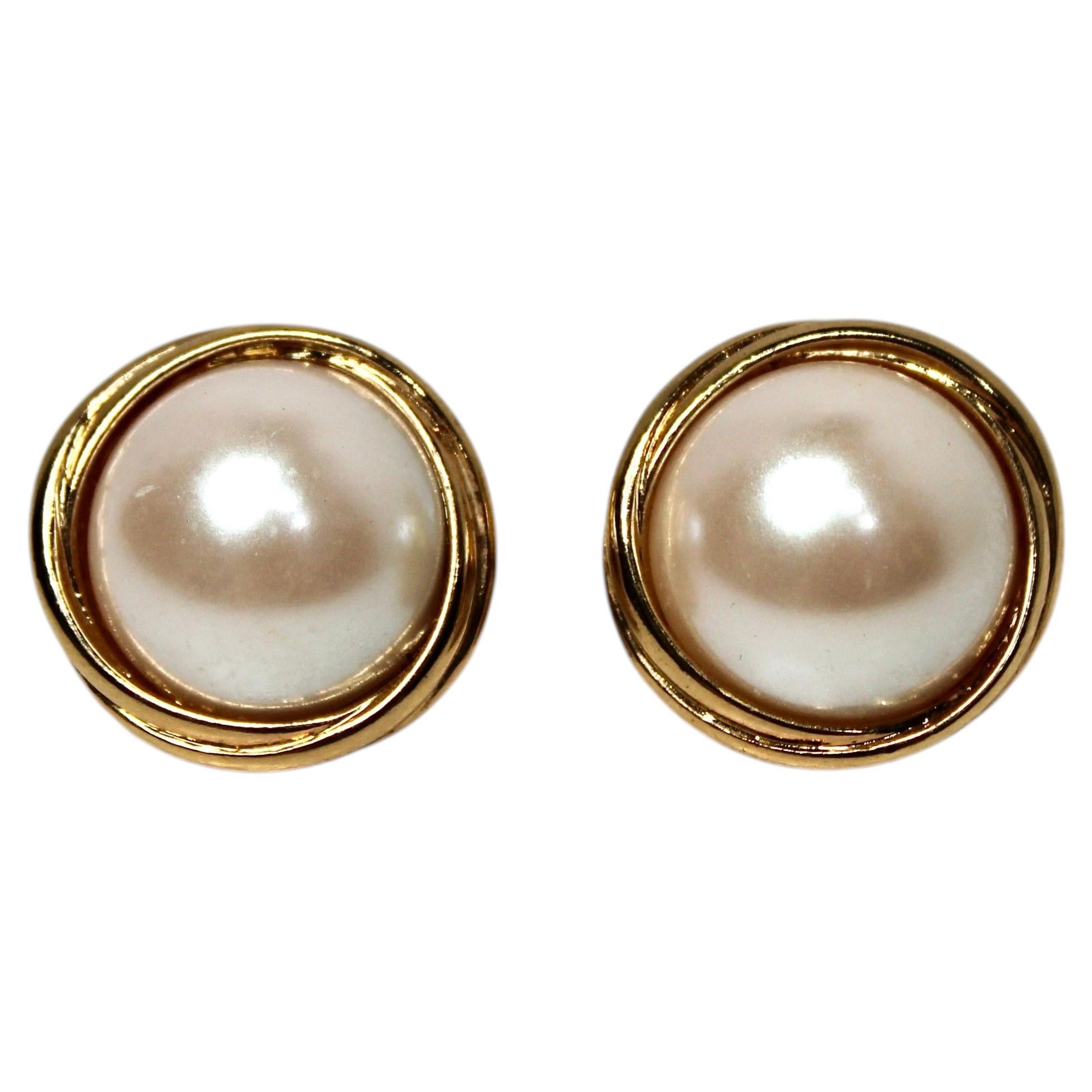 Runde Kostüm Perle 14k vergoldet Ohrringe circa 1980s im Angebot