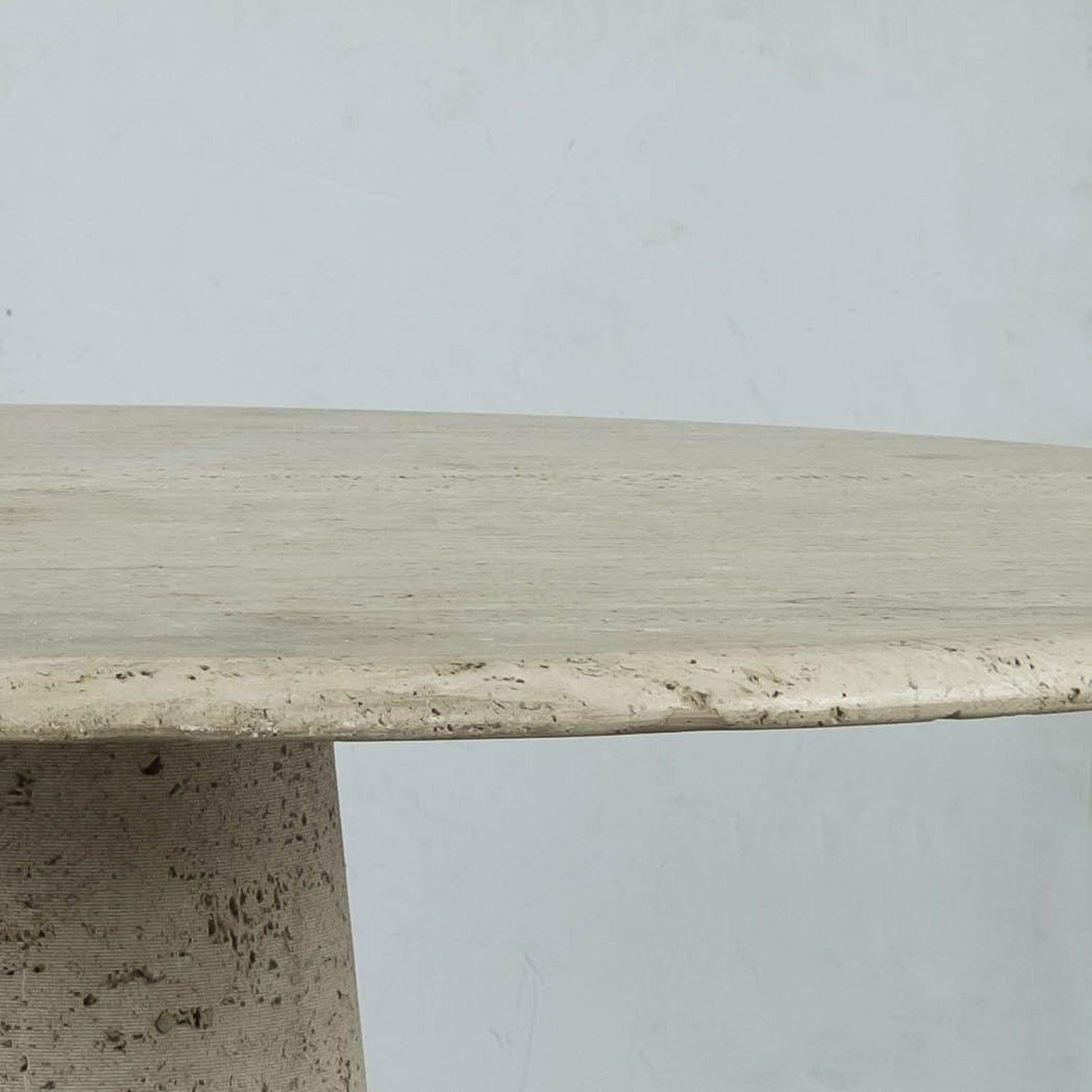 Round cream-color travertine dining table in style of Angelo Mangiarotti - Italy 1970s. Open-pit textured surface.