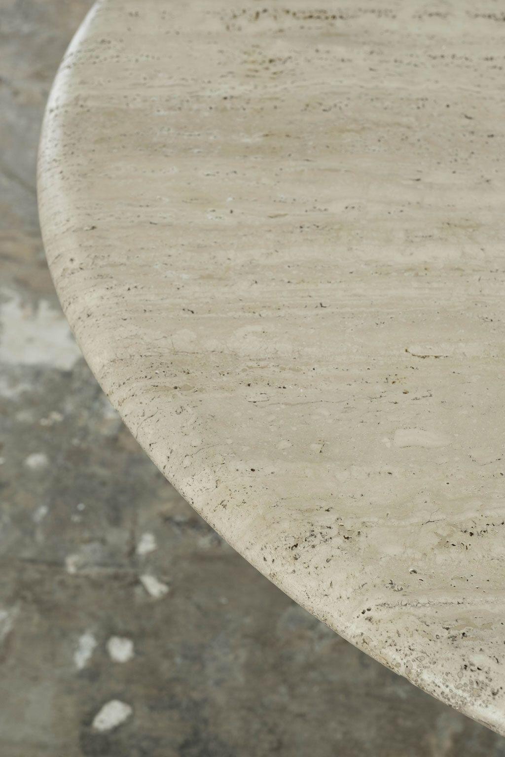 Italian Round Cream-Color Travertine Dining Table by Egidio Di Rosa & Pier Giusti For Sale