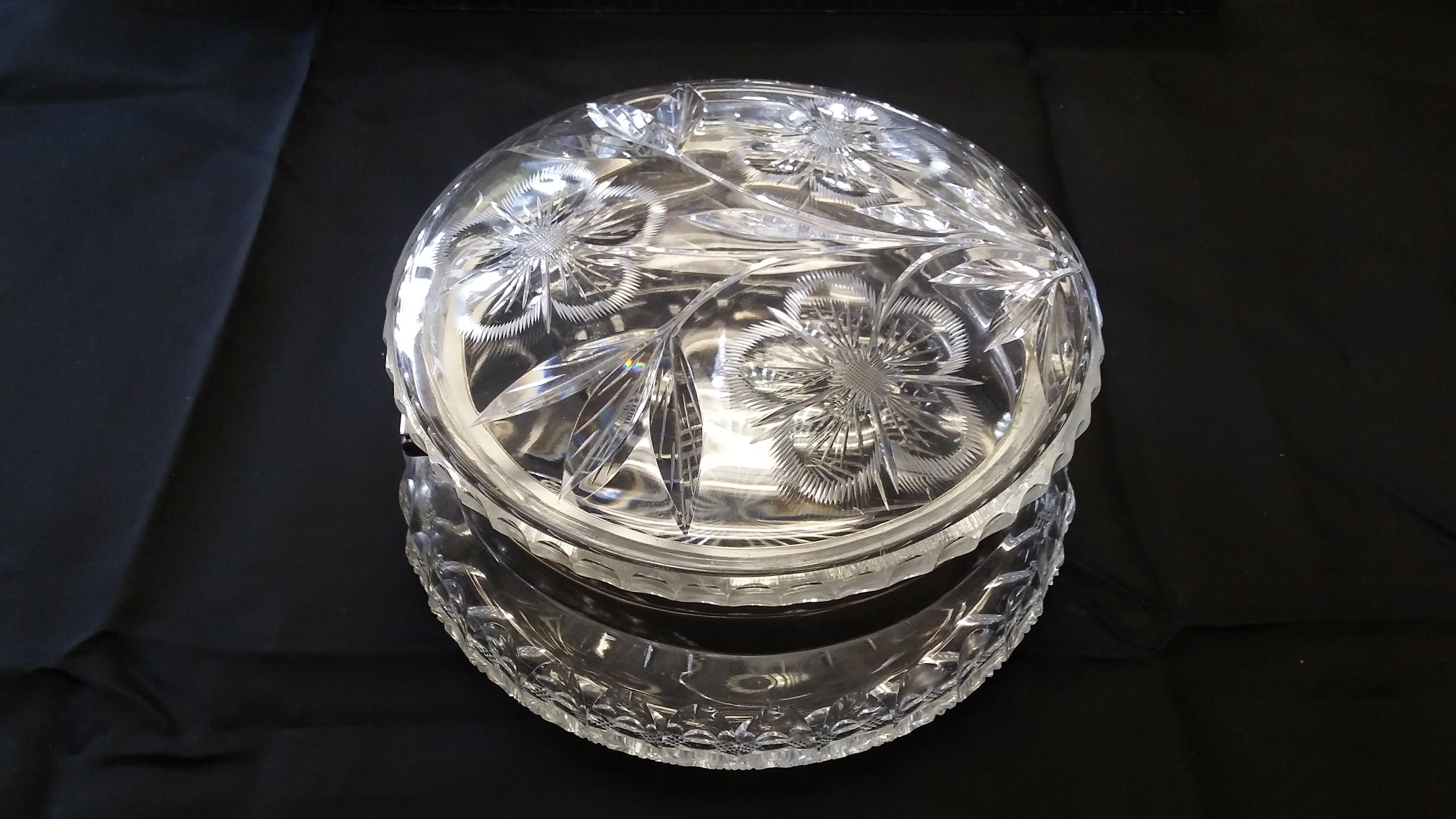 Boîte en cristal rond antique du 19ème siècle attribuée à Pairpoint Mfg Co. Bon état - En vente à Stamford, CT