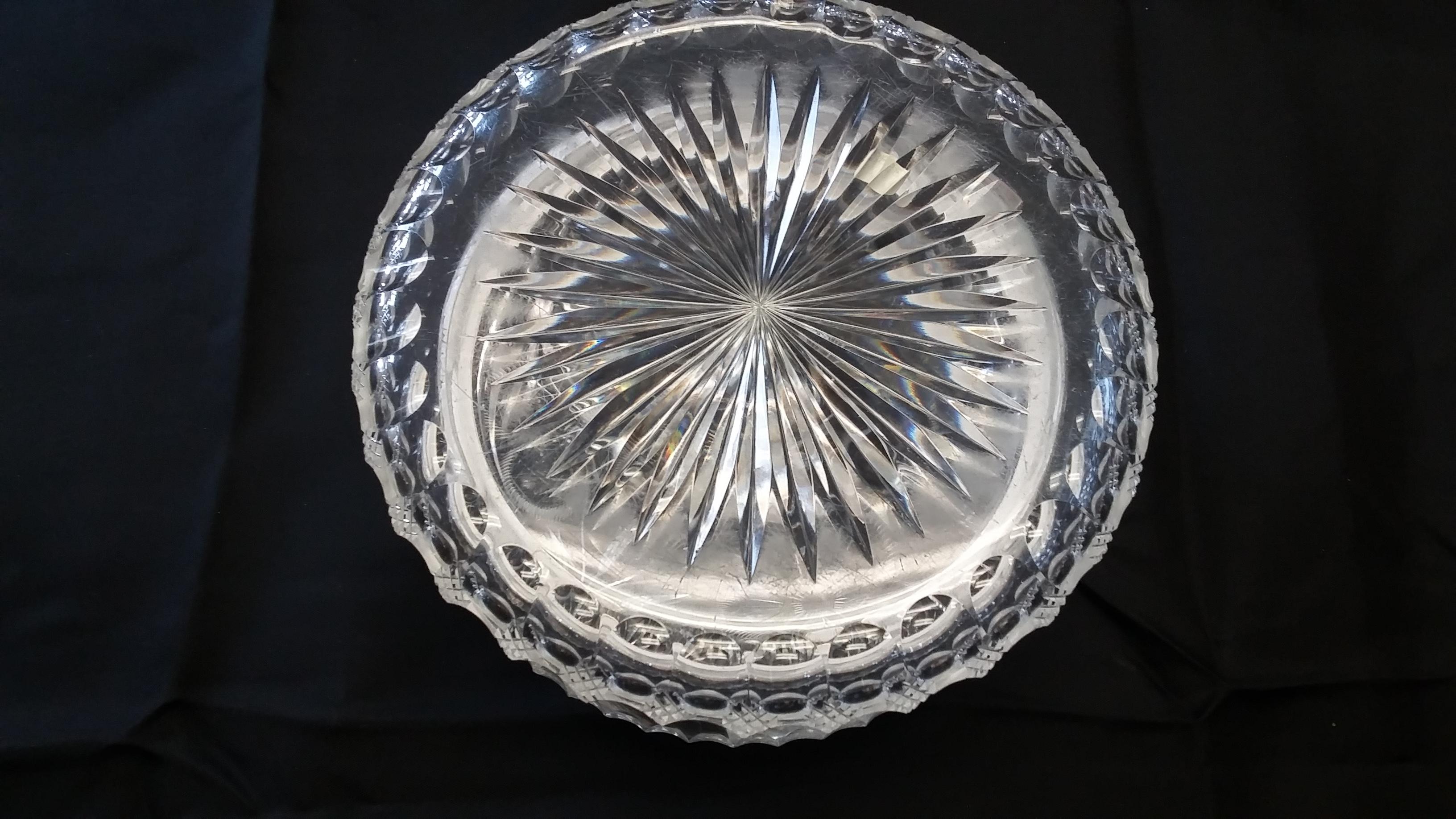 Round cut Crystal Box antique 19th century attributed to Pairpoint Mfg Co. In Good Condition For Sale In Stamford, CT