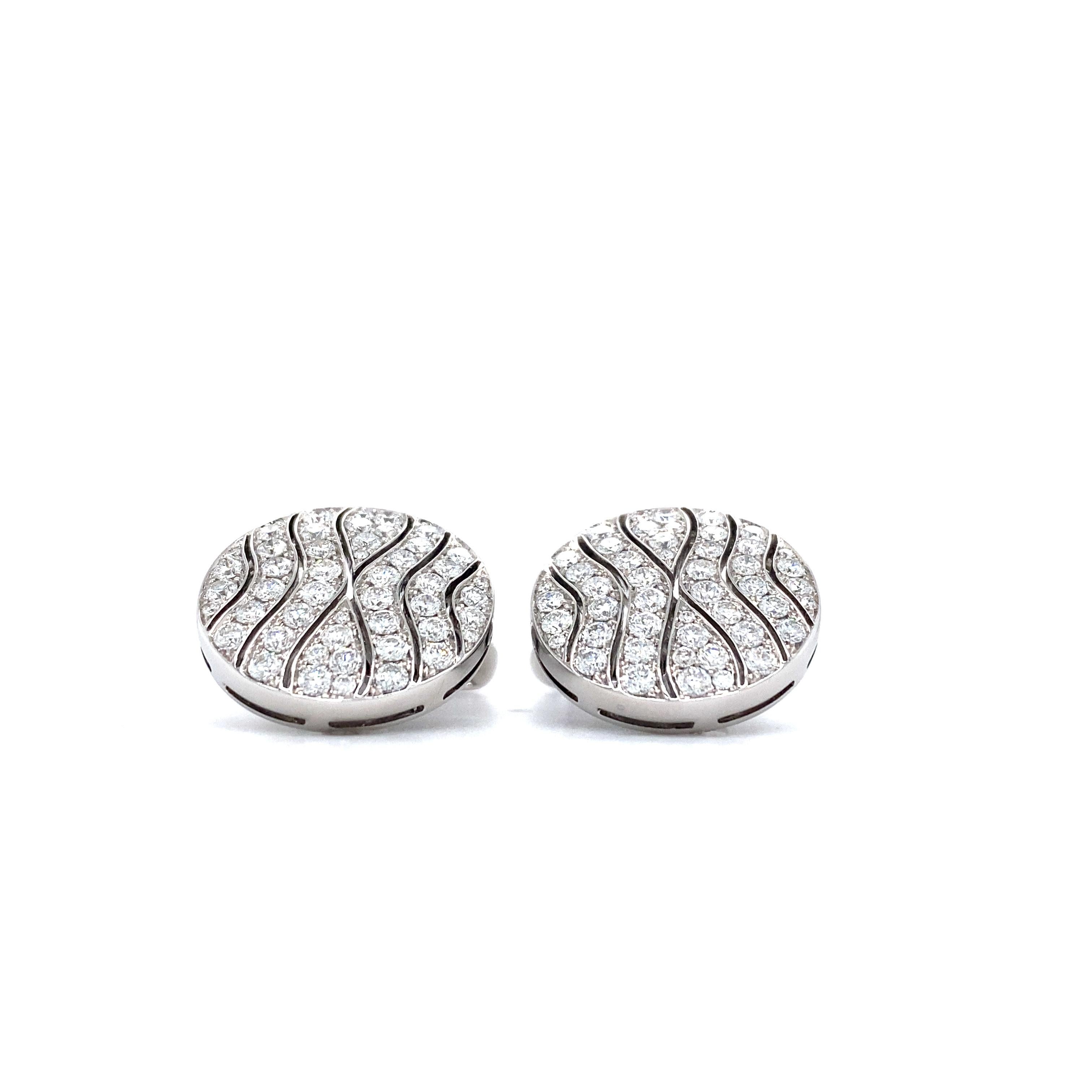 Victor Mayer Round Cufflinks, 18k White Gold, Diamonds 2.45 ct, G VS, Diameter 18.7 mm

About the creator Victor Mayer
Victor Mayer is internationally renowned for elegant timeless designs and unrivalled expertise in historic craftsmanship. Lovers