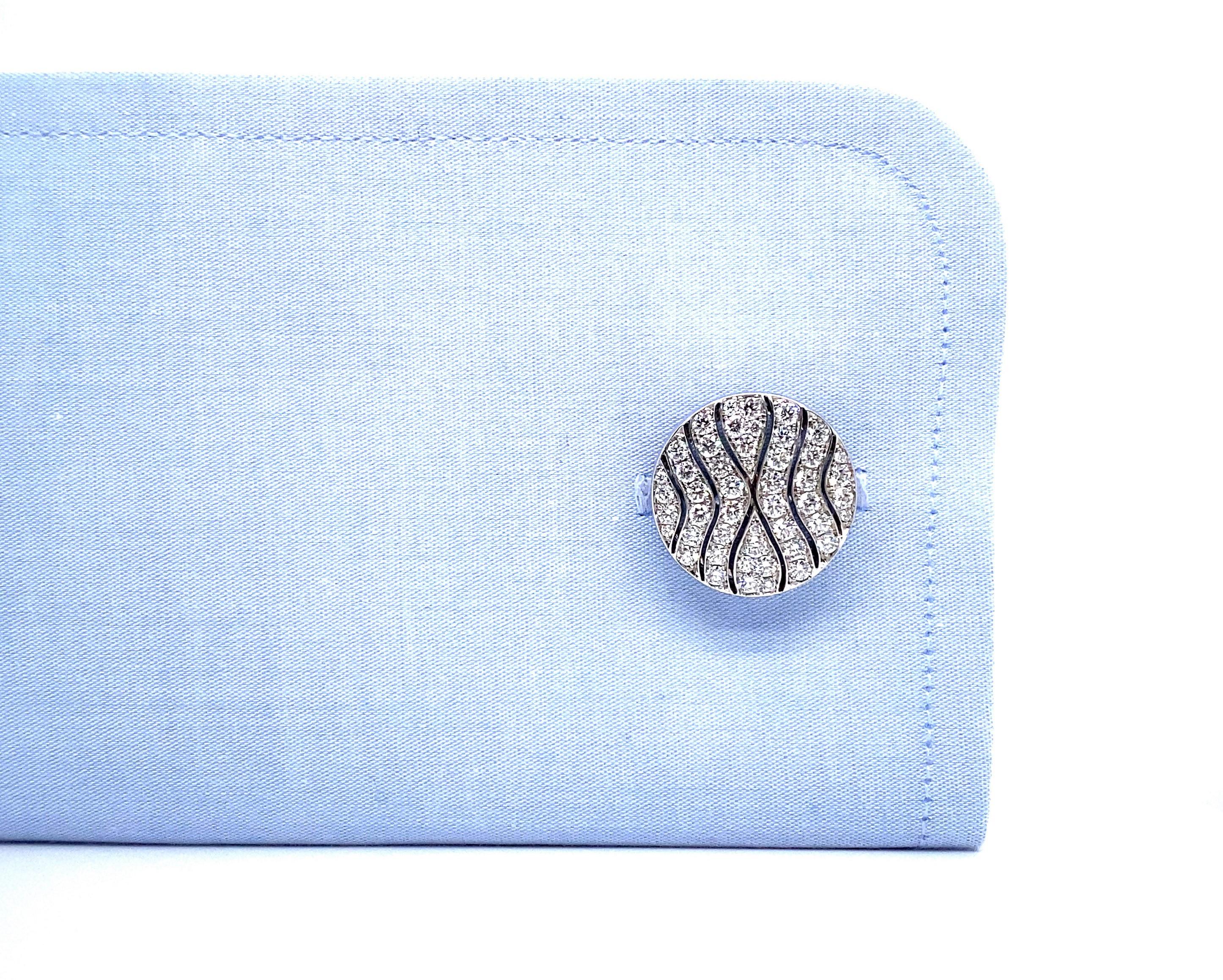 Boutons de manchette ronds en or blanc 18 carats, 96 diamants 2,45 carats G VS en vente 2