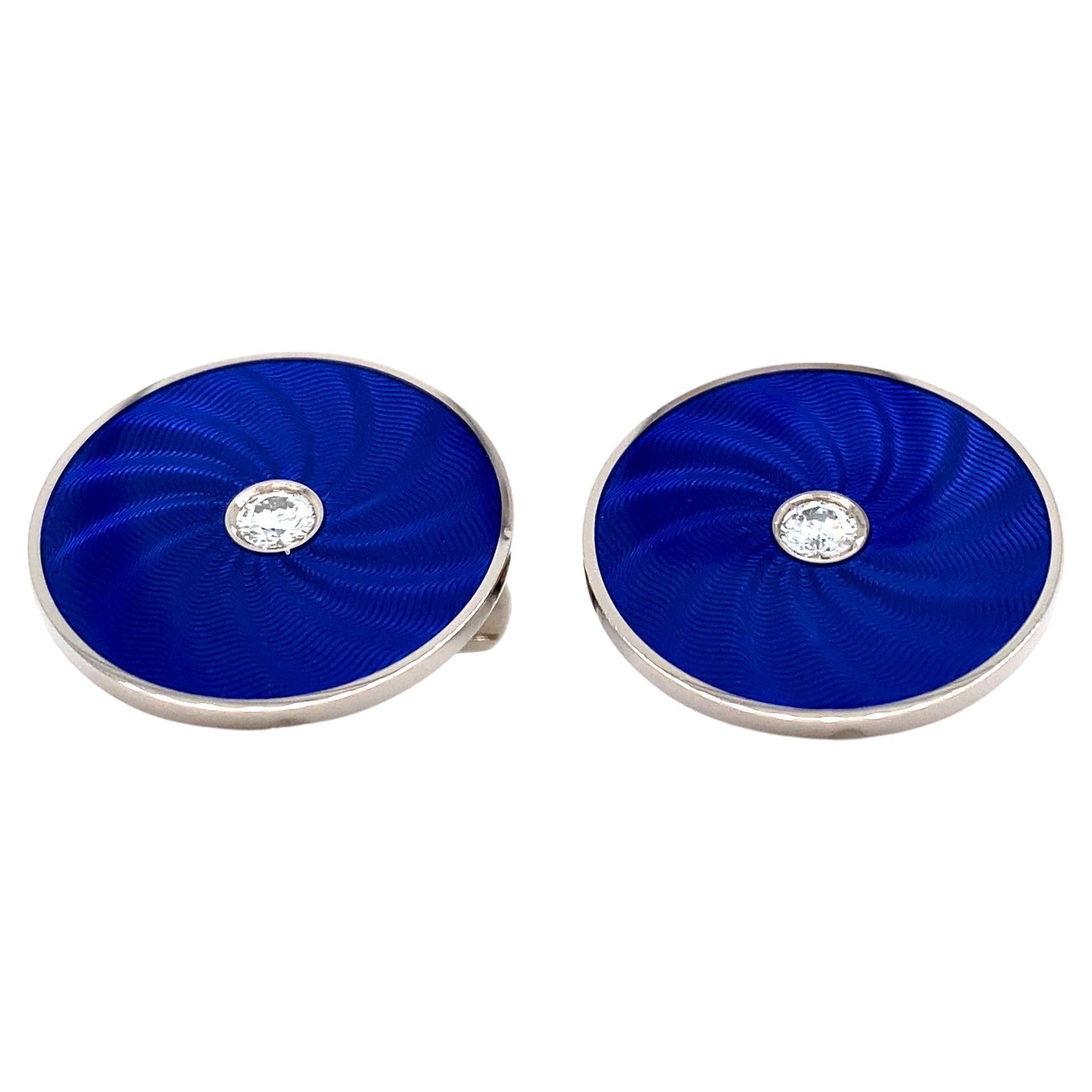 Gemelli rotondi in oro bianco 18k con smalto guilloché blu elettrico e 2 diamanti da 0,26 carati