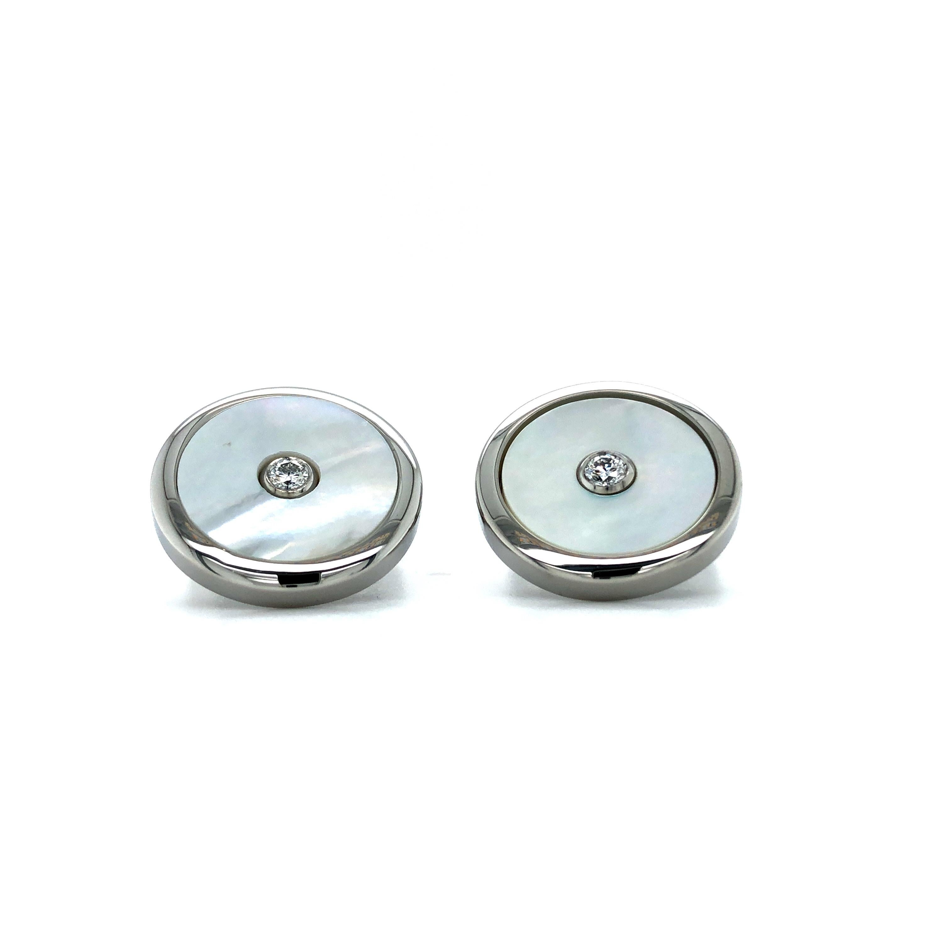 Round Cut Round Cufflinks Stainless Steel White Mother of Pearl Inlay - 2 Diamonds 0.2ct For Sale