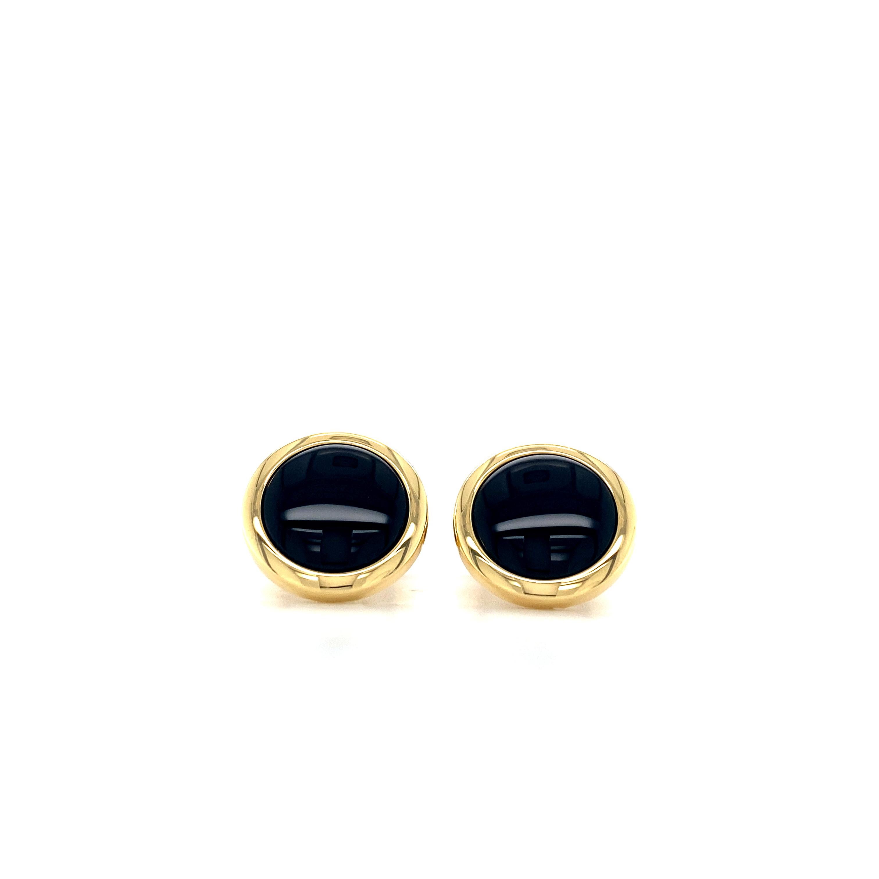 Victor Mayer round Cufflinks with domed bezel, Hallmark Collection, 18k Yellow Gold, 2 black Onyx Disc Inlays, Diameter approx. 15.5 mm

About the creator Victor Mayer
Victor Mayer is internationally renowned for elegant timeless designs and