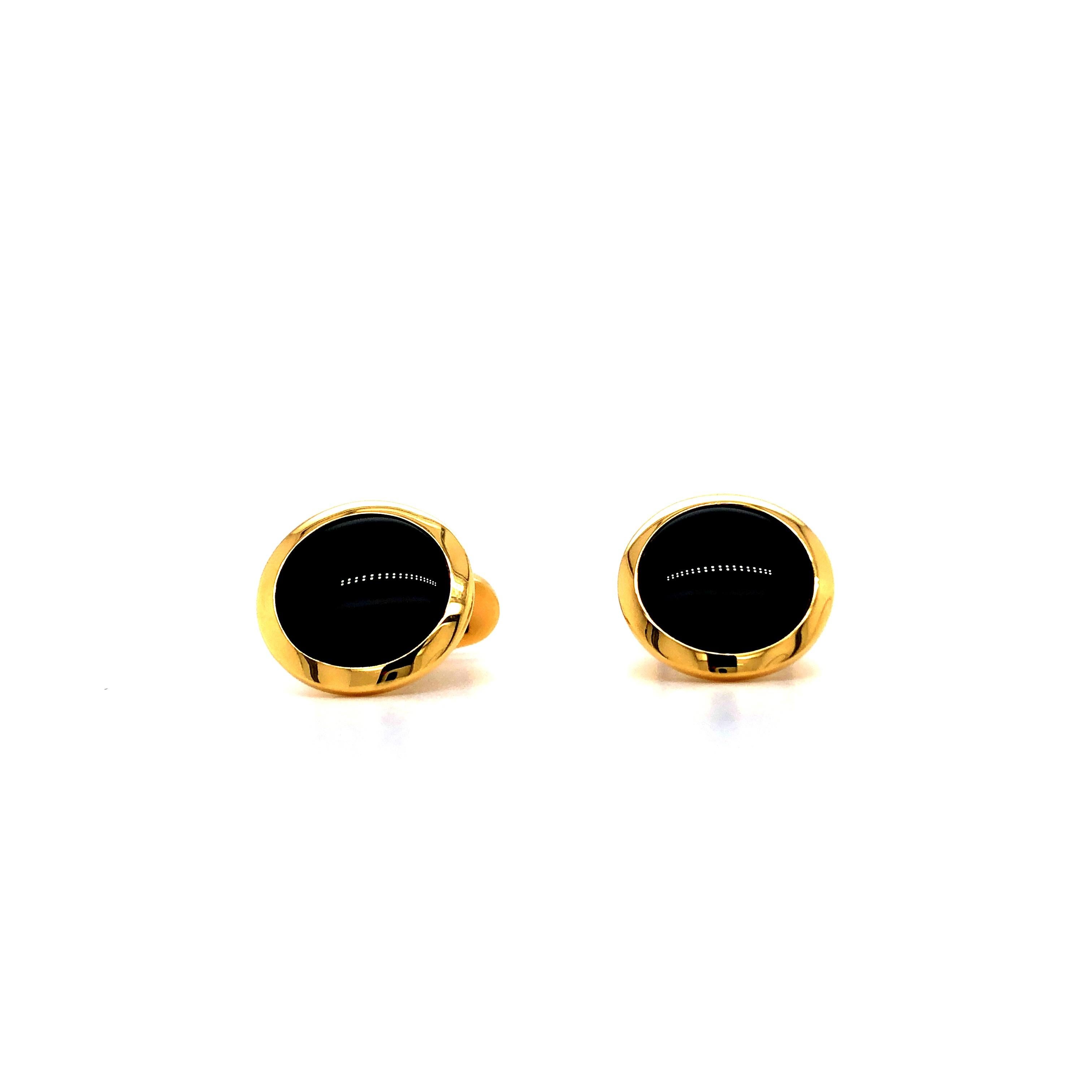 Victor Mayer round Cufflinks with Domed Bezel, Hallmark Collection, 18k Yellow Gold, 1 Black Onyx, Diameter approx. 15.0 mm

About the creator Victor Mayer
Victor Mayer is internationally renowned for elegant timeless designs and unrivalled