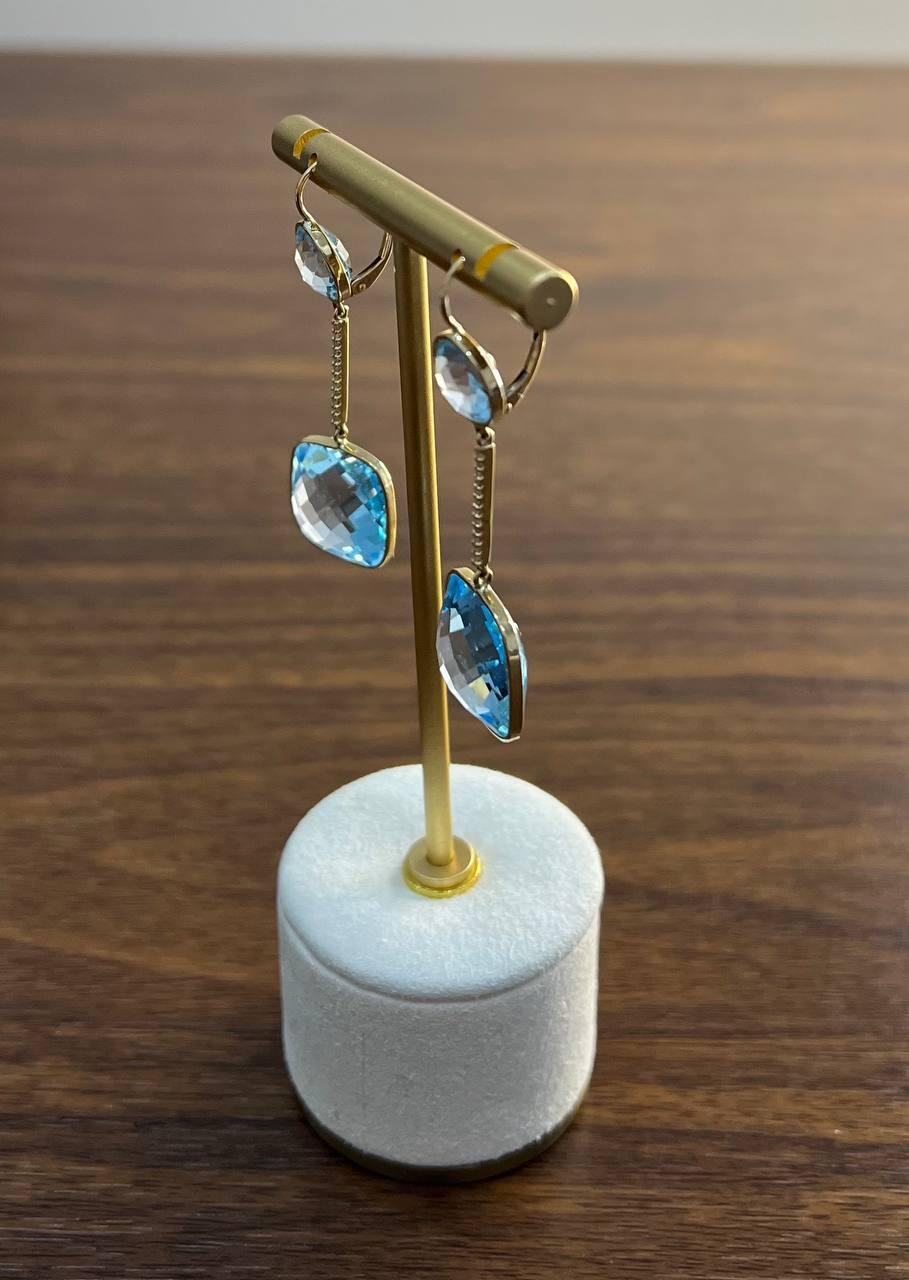 Pendientes de oro de 14 quilates en forma de cojín redondo con diamantes y topacio azul en venta 6