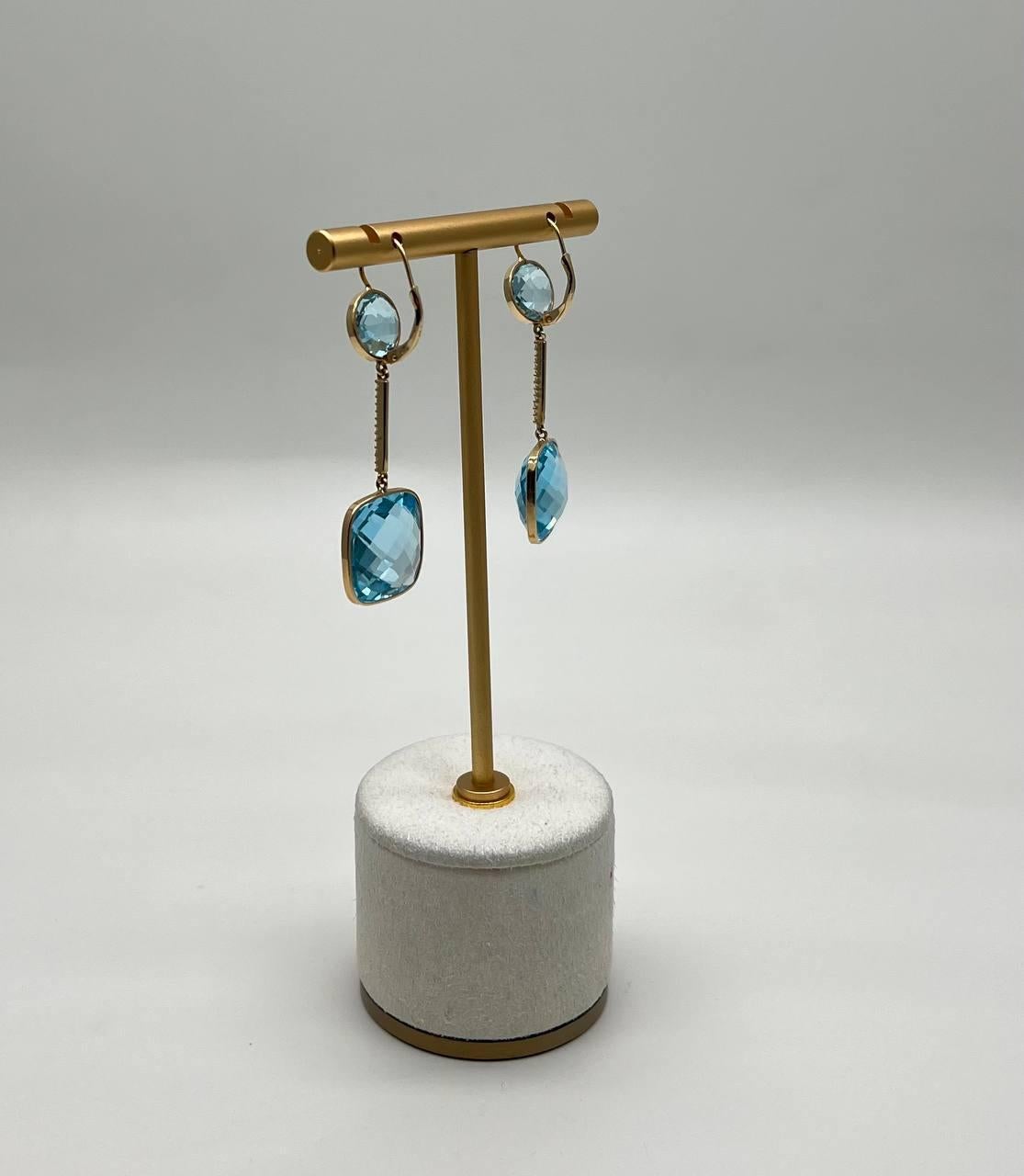 Pendientes de oro de 14 quilates en forma de cojín redondo con diamantes y topacio azul en Nuevo estado para la venta en Oakton, VA