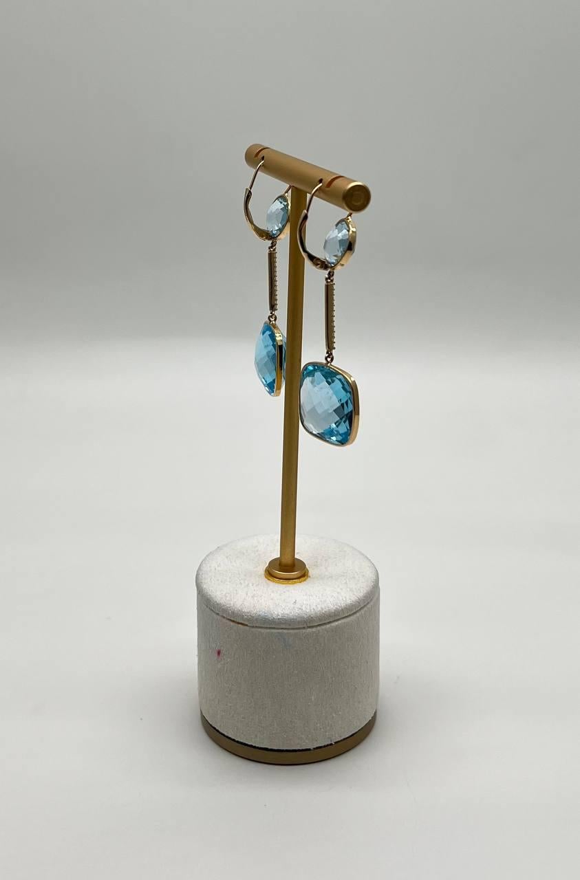 Pendientes de oro de 14 quilates en forma de cojín redondo con diamantes y topacio azul en venta 1