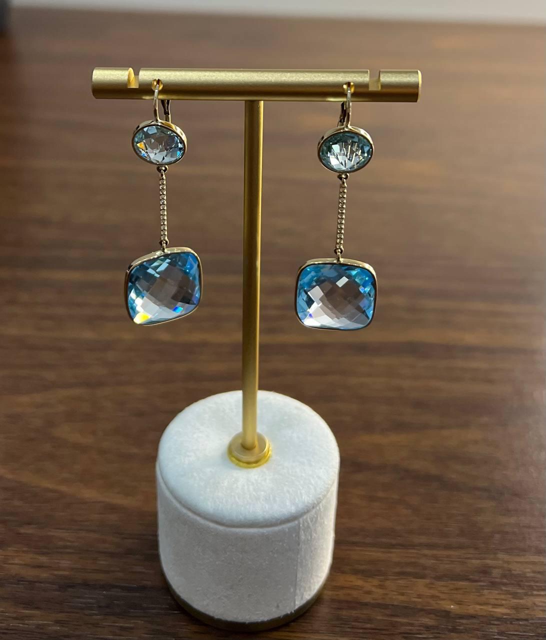 Pendientes de oro de 14 quilates en forma de cojín redondo con diamantes y topacio azul en venta 3