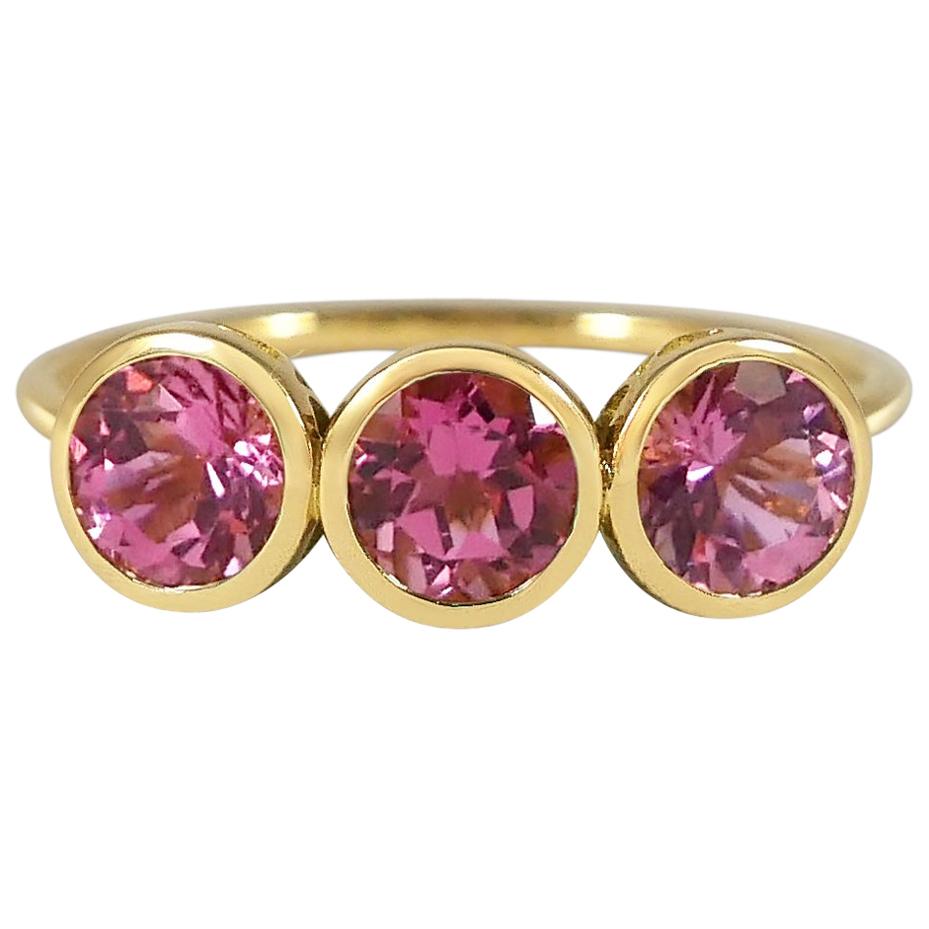 Round Cut 1.50 Carats Pink Tourmalines 18 Karat Yellow Gold Three-Stone Ring For Sale