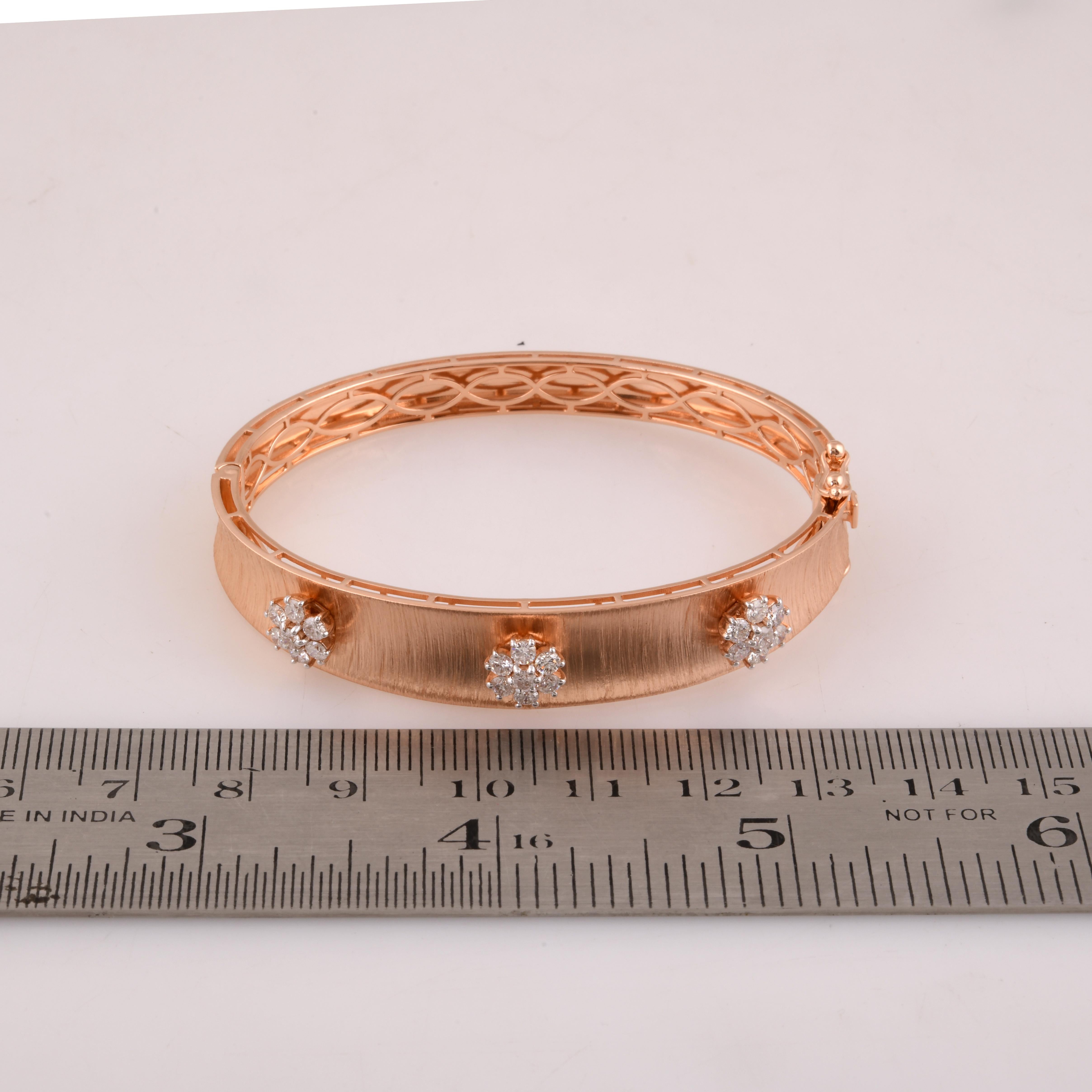 Moderne Bracelet fleur en or rose 14 carats, diamant taille ronde 1 carat SI Clarity HI Color en vente