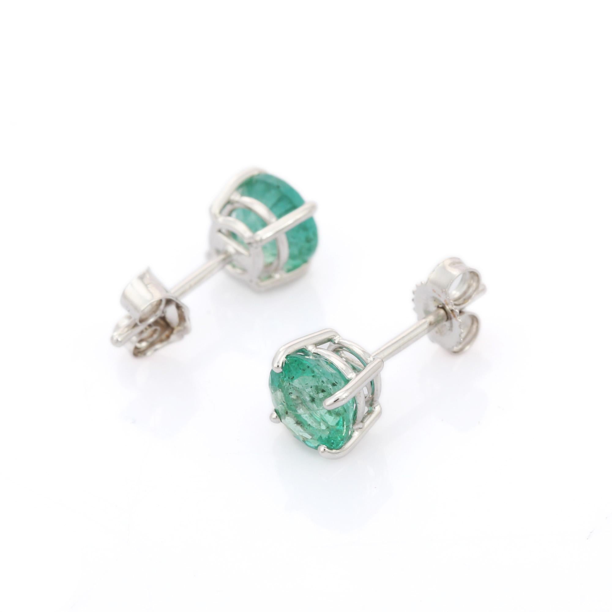 Contemporary Round Cut 1.63 Carat Green Emerald Stud Earrings Set in 18K White Gold  For Sale