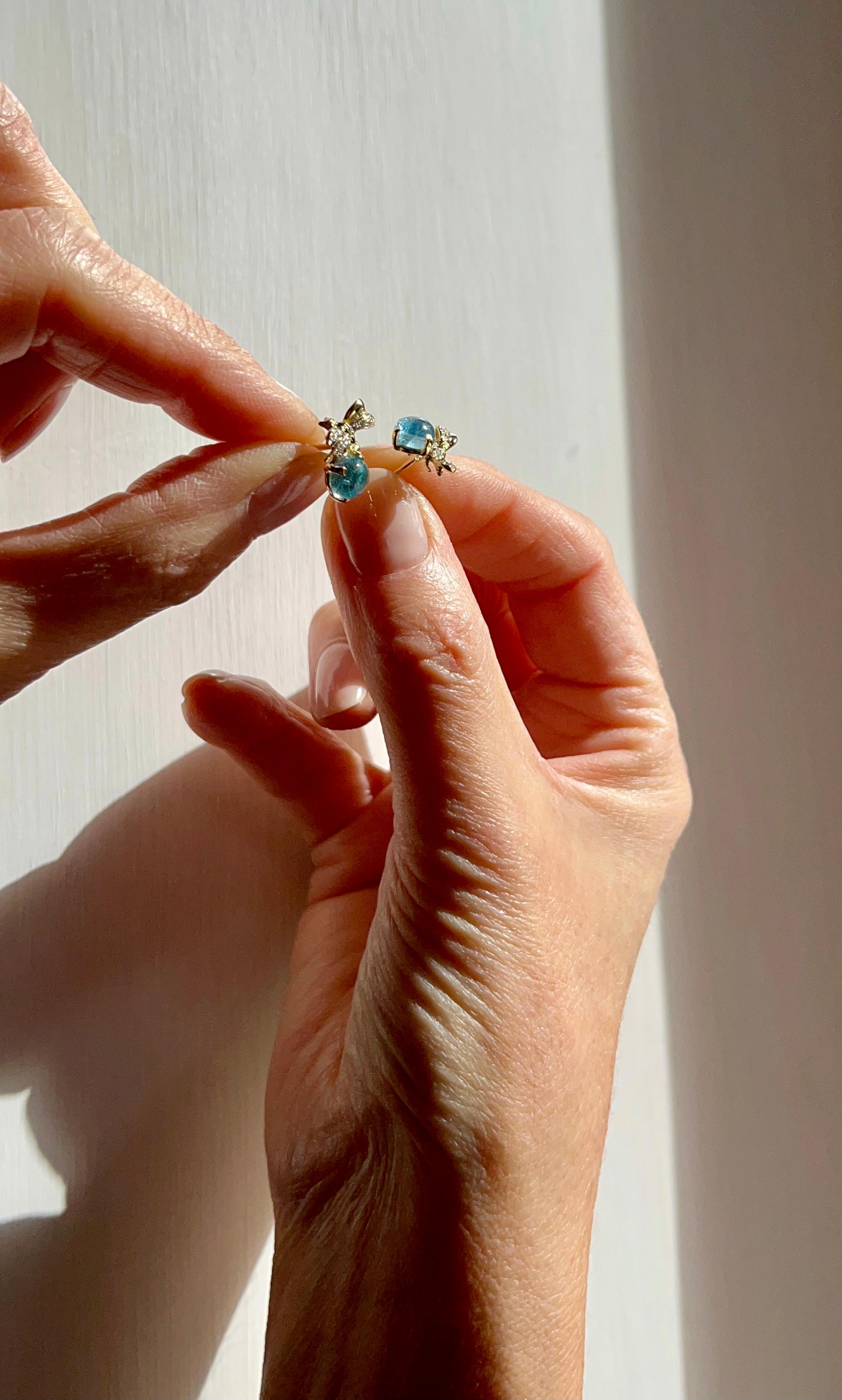 Rossella Ugolini 2.16 Kt Aquamarine 18K Gold Diamonds Bees Stud Earring en vente 3